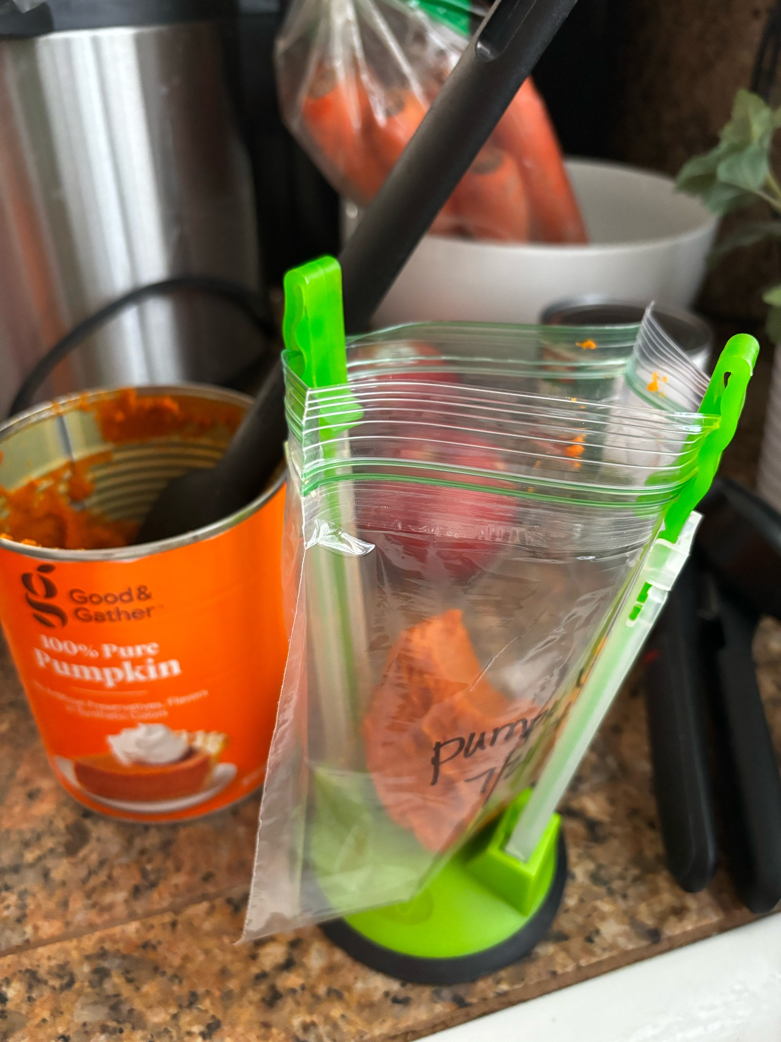 This $10.99 baggy rack stand is a total game-changer for meal prep and leftovers! It holds your storage bags open so you can pour, fill, or store without the mess (or needing an extra hand). Adjustable arms and non-slip base make it a must-have for any kitchen. Linked on my LTK for anyone who loves clever, time-saving tools!

#LTKHome #LTKSaleAlert #LTKFindsUnder50