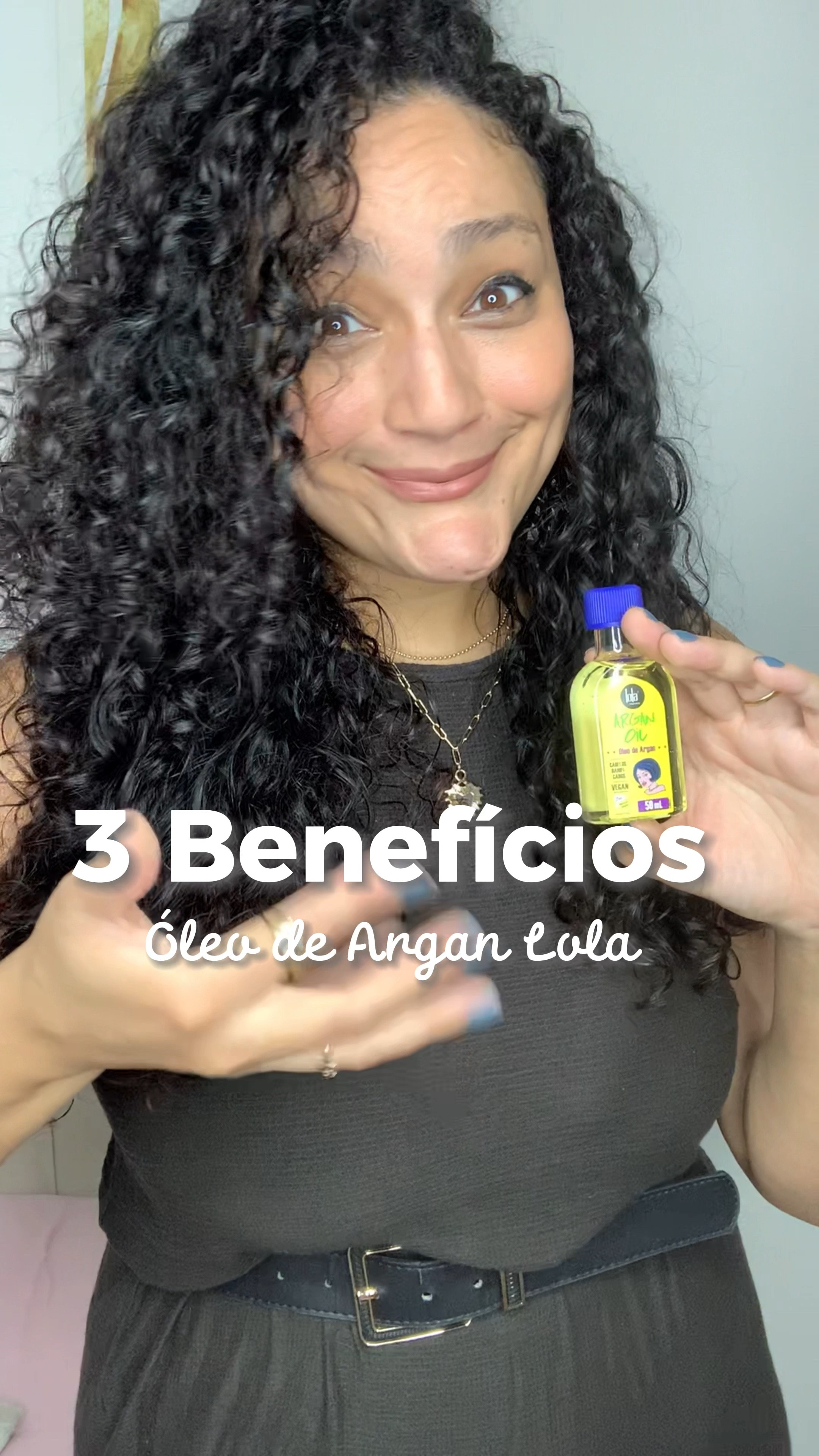 O óleo de Anrgan da Lola é um produto multifuncional, além de maciez, possibilita controle dos frizz, proteção térmica e tudo isso sem pesar os fios pois tem toque seco ❤️

Você encontra na Amobeleza ❤️

#LTKBeautySale #LTKbrasil #LTKbeauty
