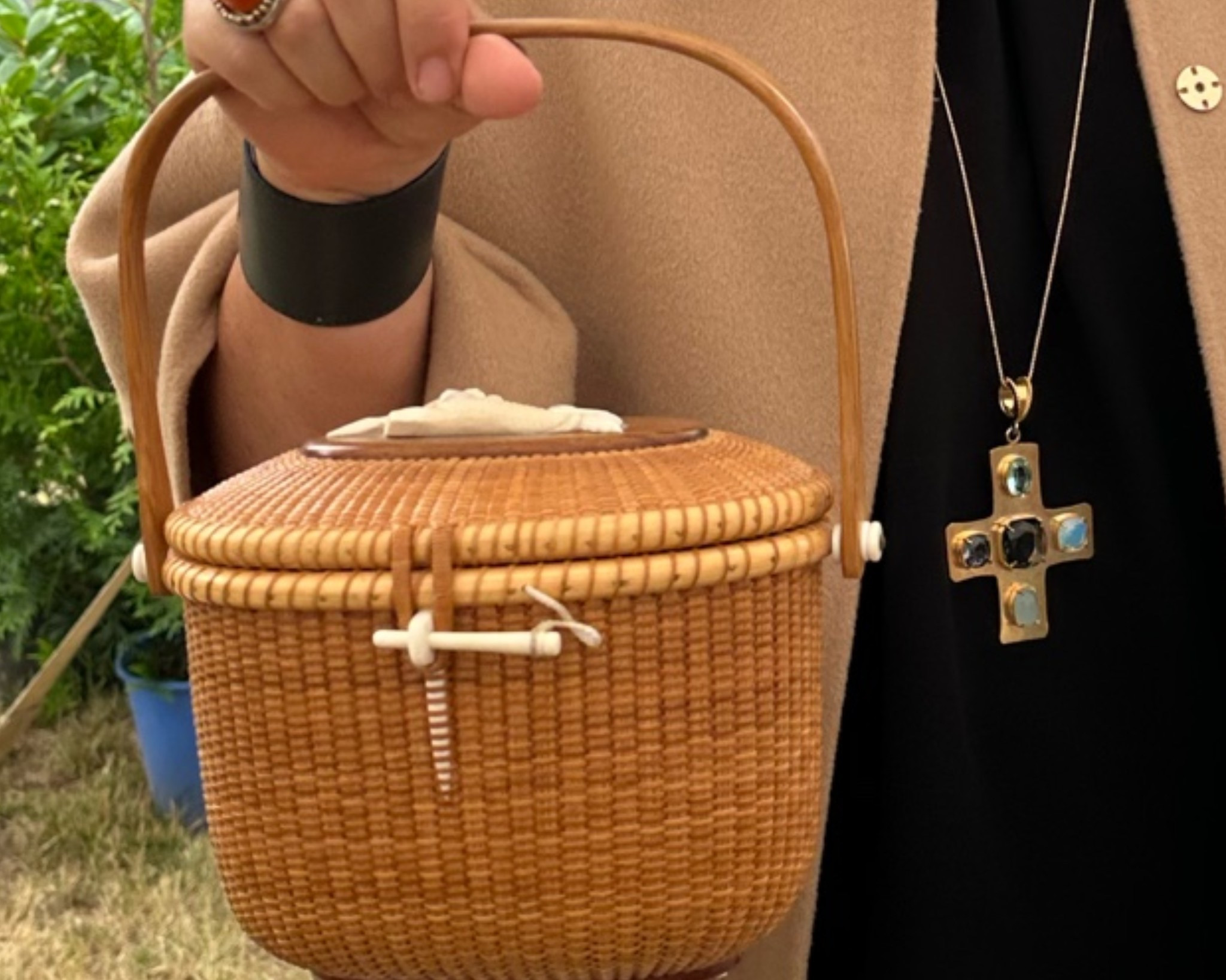 If you love the look of Nantucket baskets but aren’t ready, or interested, in buying one, there are plenty of ways to get the feel.

I’m linking a few finds inspired by the look, from woven necklaces and bags to door knockers, bowls and ceramic pieces.