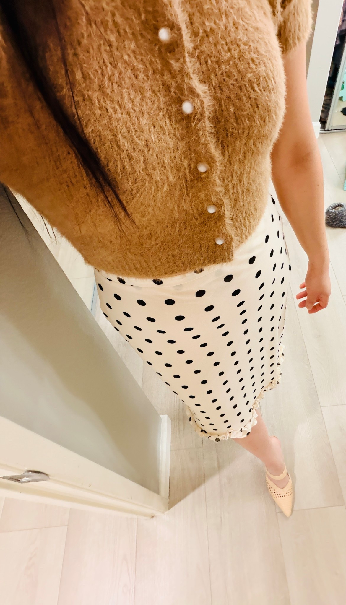 Loving fuzzy sweaters lately!😁🍁This color is divine you can drink it!🤗Wearing an S size up for fuller chested ladies. Super soft, this look is great for work or business casual events.🤎🤎☺️






#ltkstyletip #ltkseasonal #ltkworkwear #ltkootd #midiskirt #heels #vicicollection #revolve #ltkcyberweek #ltkevents #ltkparties

#LTKFindsUnder50 #LTKFindsUnder100 #LTKSaleAlert