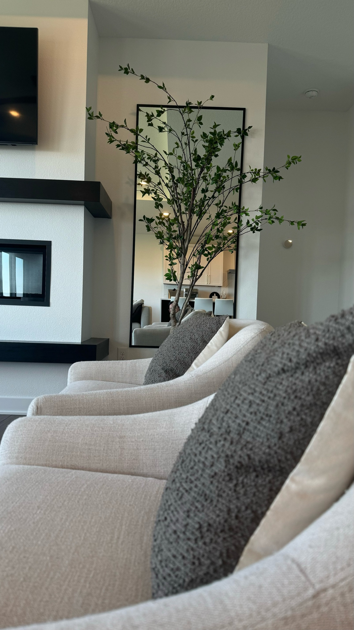 The perfect minimal faux tree on Amazon. 

#LTKFindsUnder100 #LTKStyleTip #LTKHome