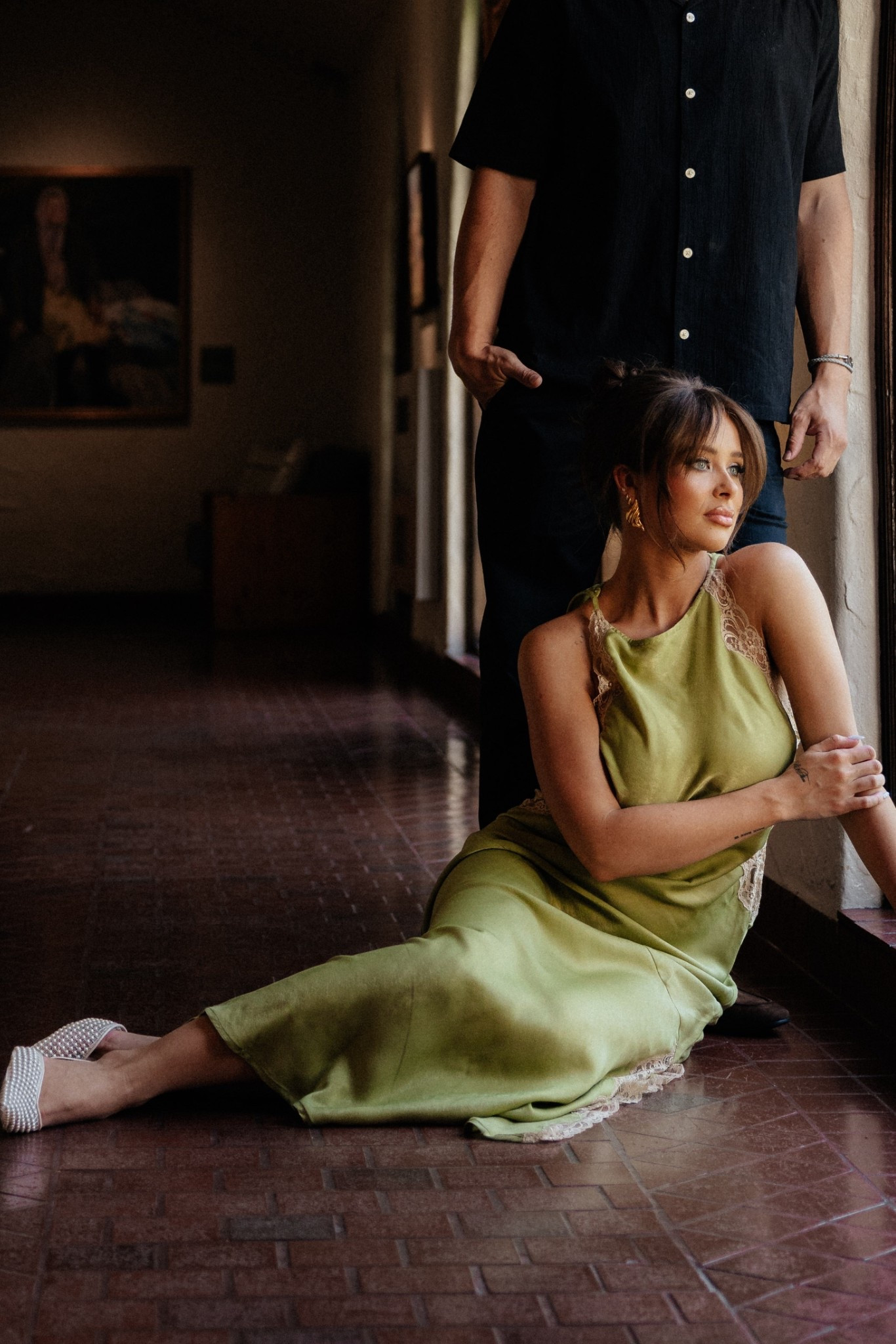 Size up for bigger busted girlies or a looser fit! I'm wearing a US 10 in this dress (to accommodate the girls hahah)