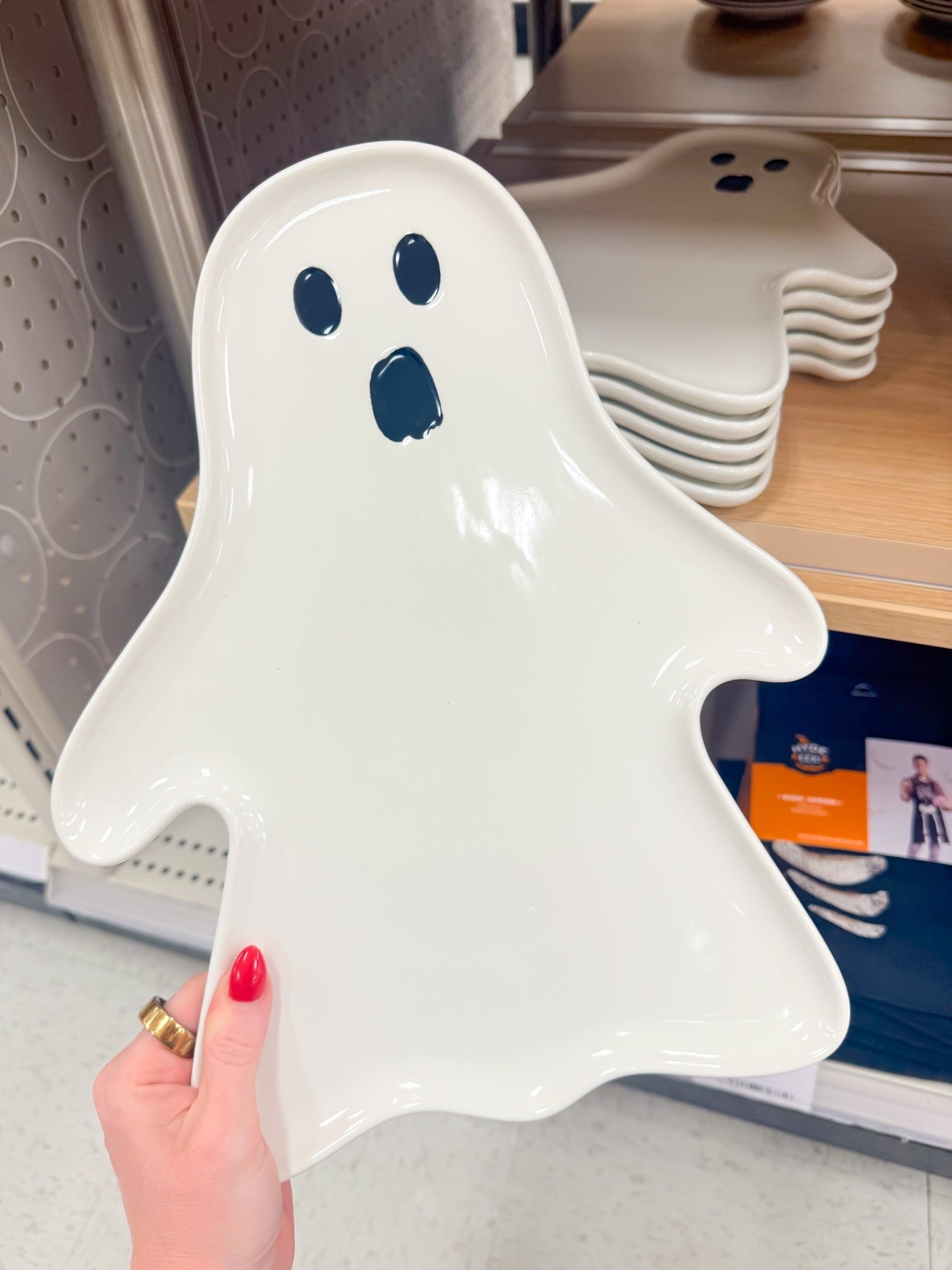 Ghost platter - Halloween decor finds 




Halloween finds 
Target finds 
Halloween party

#LTKSeasonal #LTKHome