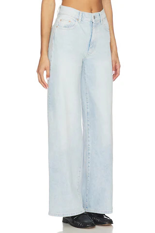 Hepburn High Rise Wide Leg Jeans in Lazy Sunday | Revolve Clothing (Global)