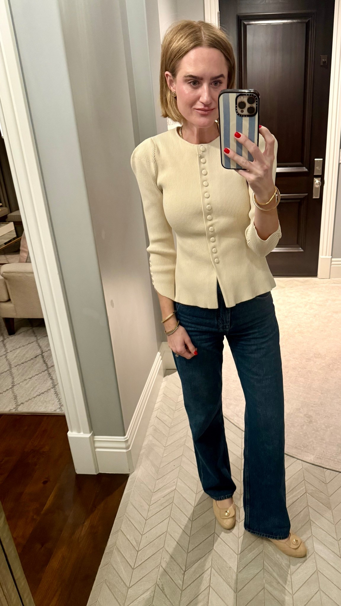 Zara sweater wearing size medium
Bite jeans wearing size 25