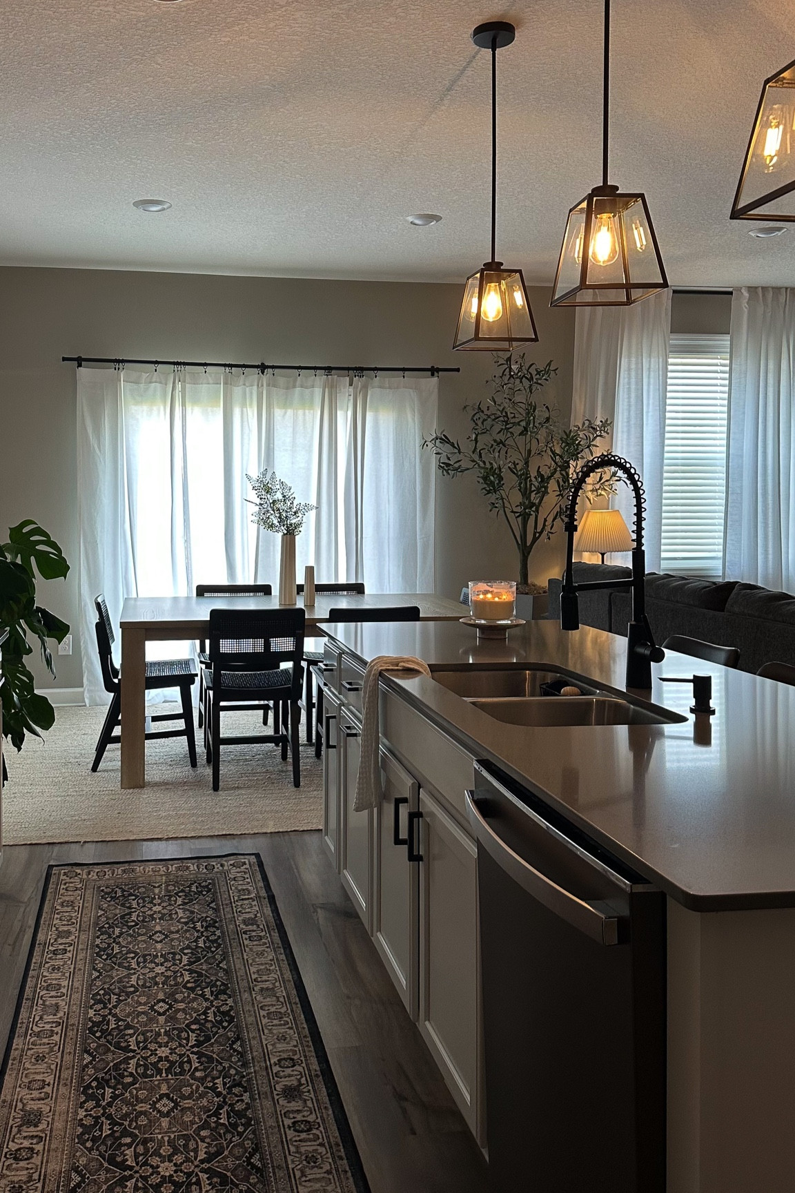 Kitchen decor ❣️ the best kitchen rugable runner! #rug #rugable #kitchen #decor