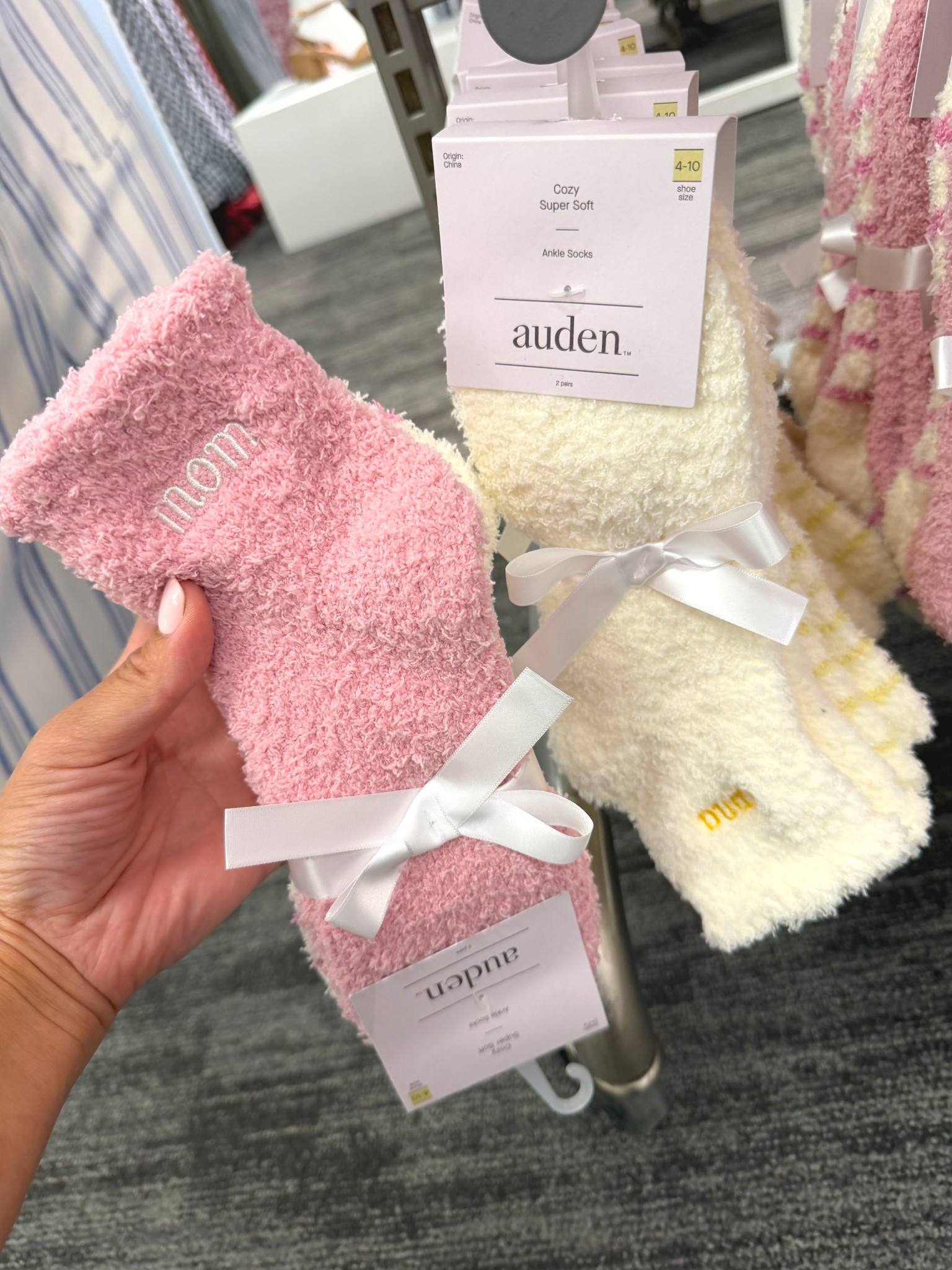 Auden Mom Chenille Plush Socks #target #auden #targetstyle #mothersdaygifts #giftsforher #newattarget

#LTKmomlife #LTKHome #LTKgrwm