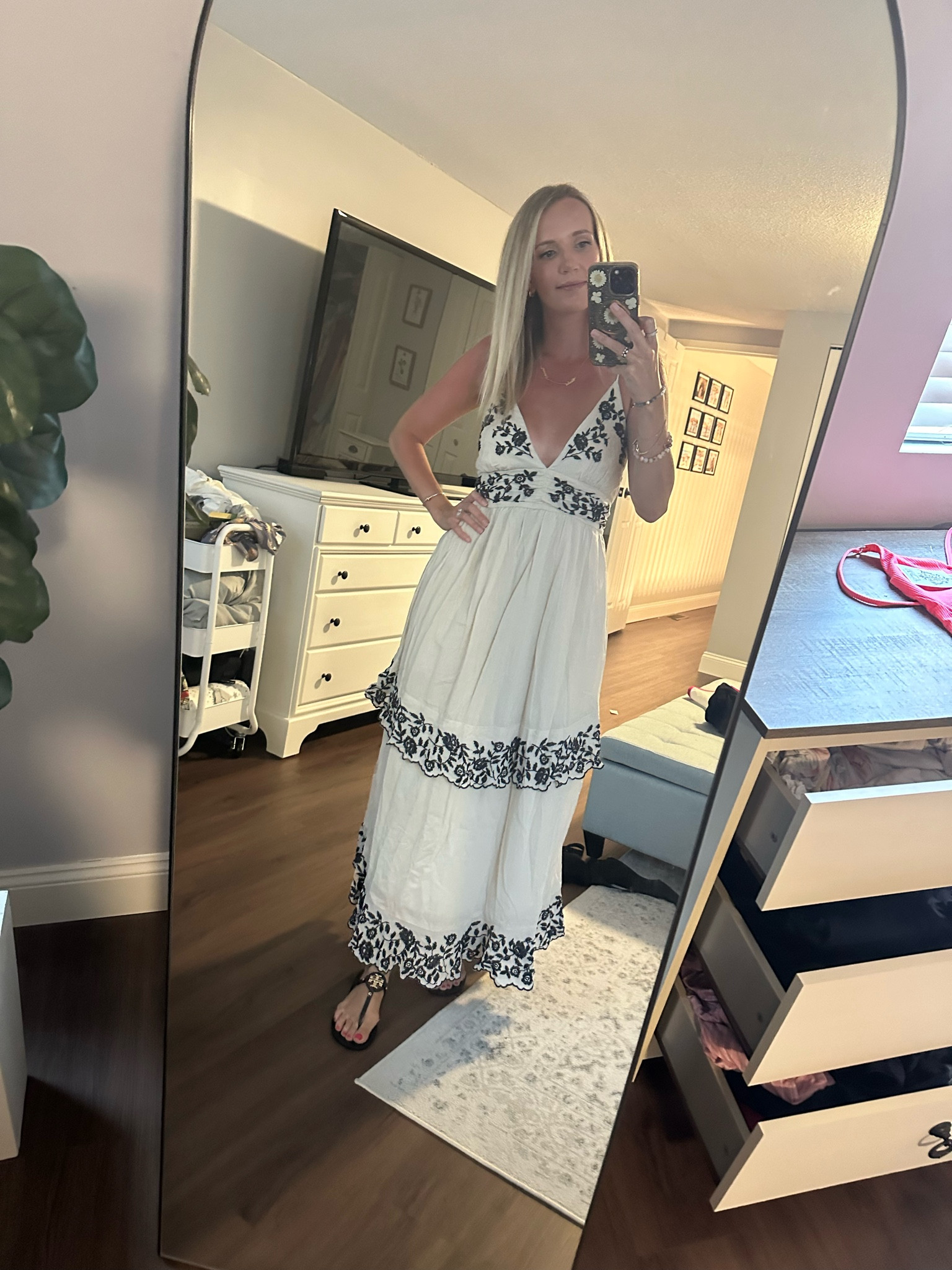 One of my favorite Abercrombie maxis perfect for the summer or fall on sale today 💙

Maxi dress
Summer dress
Cookout outfit
Event outfit 
Shower outfit 
Baby shower 
Bridal shower 
Postpartum Dress
Vacation dress 
Comfy 

#LTKSeasonal #LTKFallSale #LTKFindsUnder100