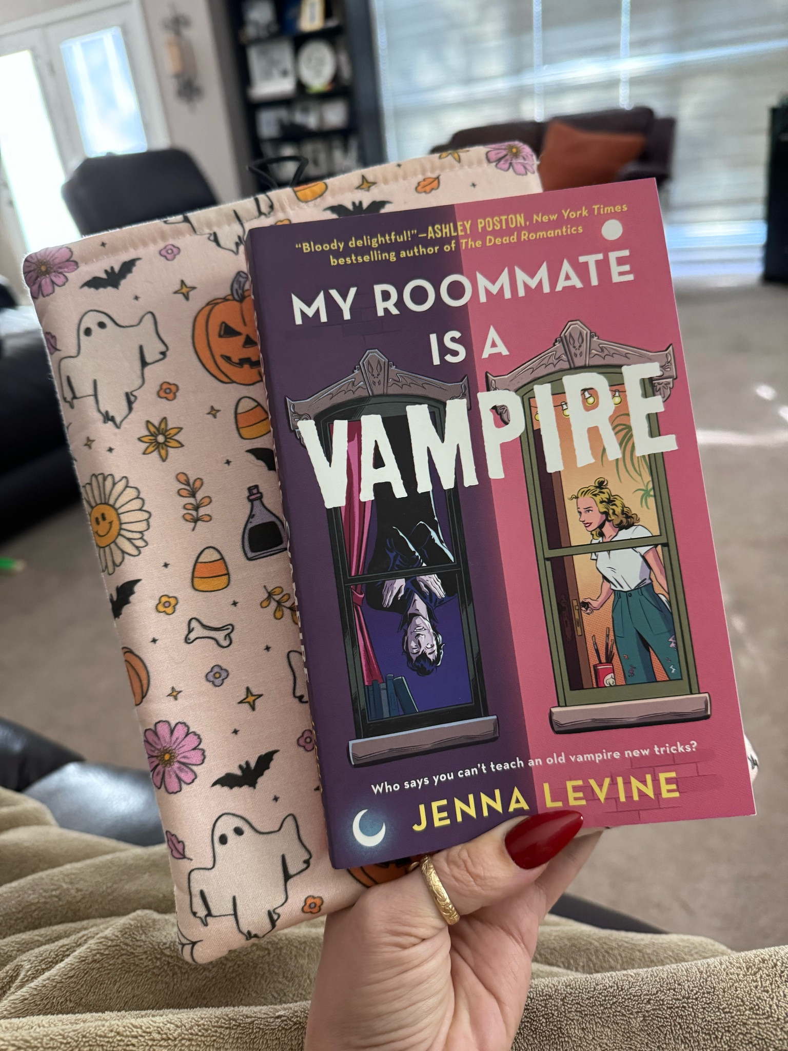 My next fun read 🦇

#LTKHome #LTKFindsUnder50 #LTKStyleTip