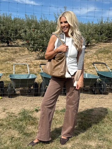 Ready for a comfy yet stylish fall look! These jeans and flats are perfect for any casual day out. #fallfashion #amazonfinds #thehillarystyle 

 #LTKgrwm #LTKSeasonal #LTKOver40
