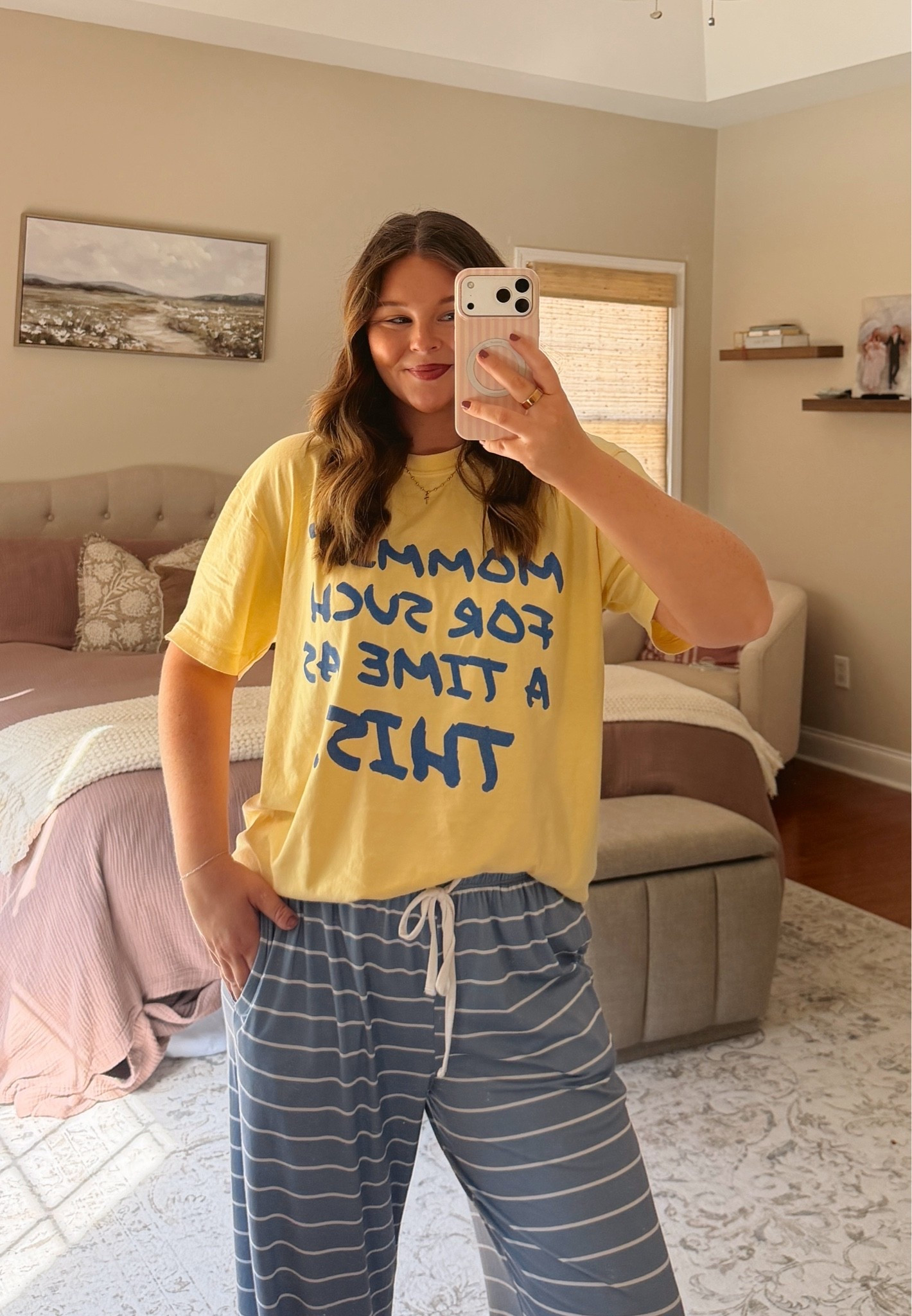 mommin’ tee 💛