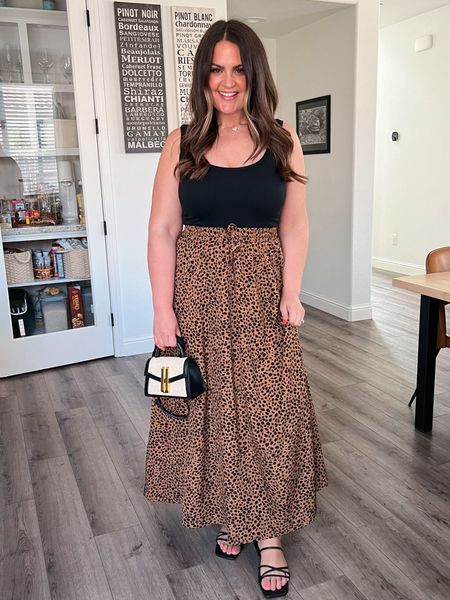 Summer date outfit

Skirt, large
Tank, xlarge

Summer date night, easy summer outfit, summer skirt, midsize, size 12, size 14, curvy outfit, target find 

#LTKItBag #LTKStyleTip #LTKMidsize