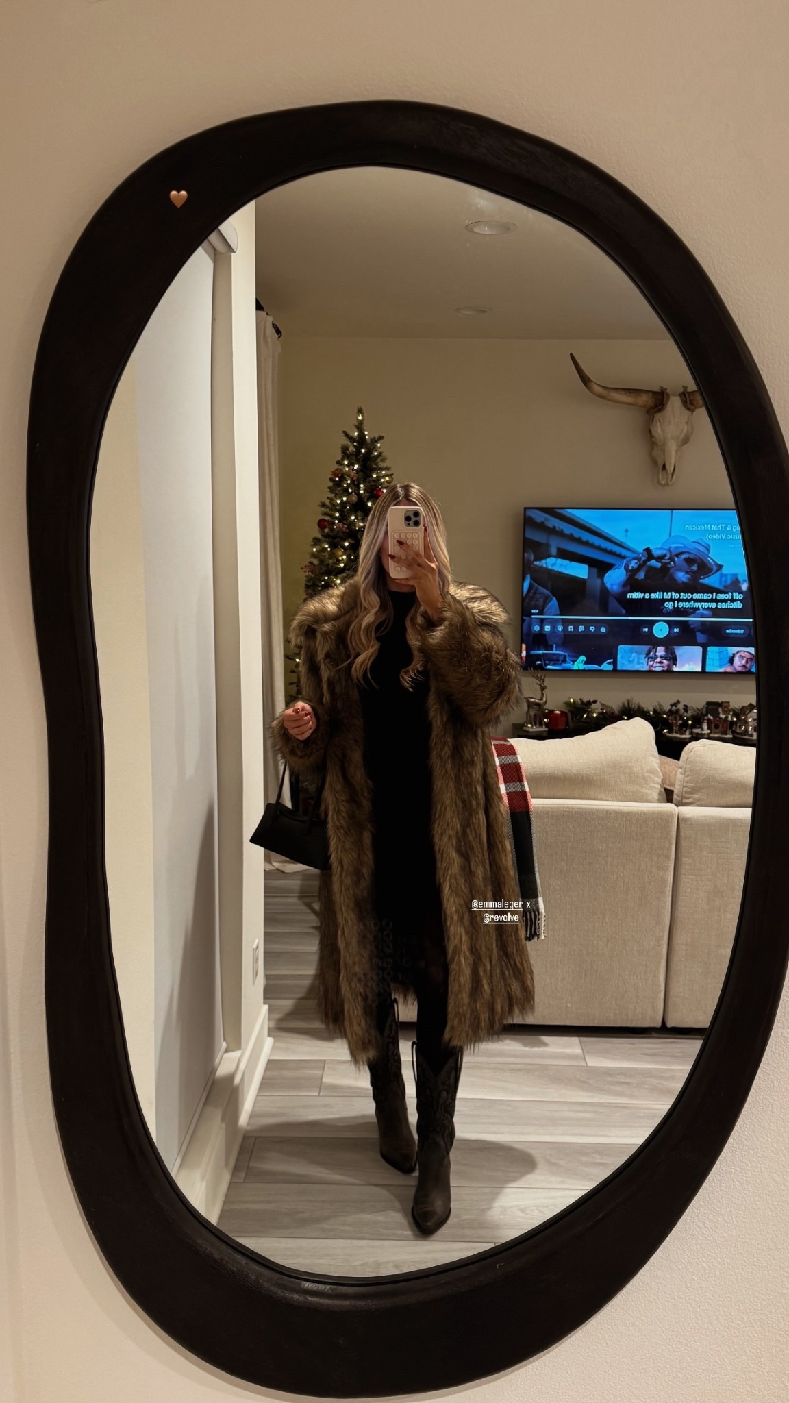 This coat 🤎 @emmaleger  x
@revolve

#furcoat #holidaypartyoutfit #browncoat #cowgirlboots

#LTKHoliday #LTKSeasonal #LTKootd