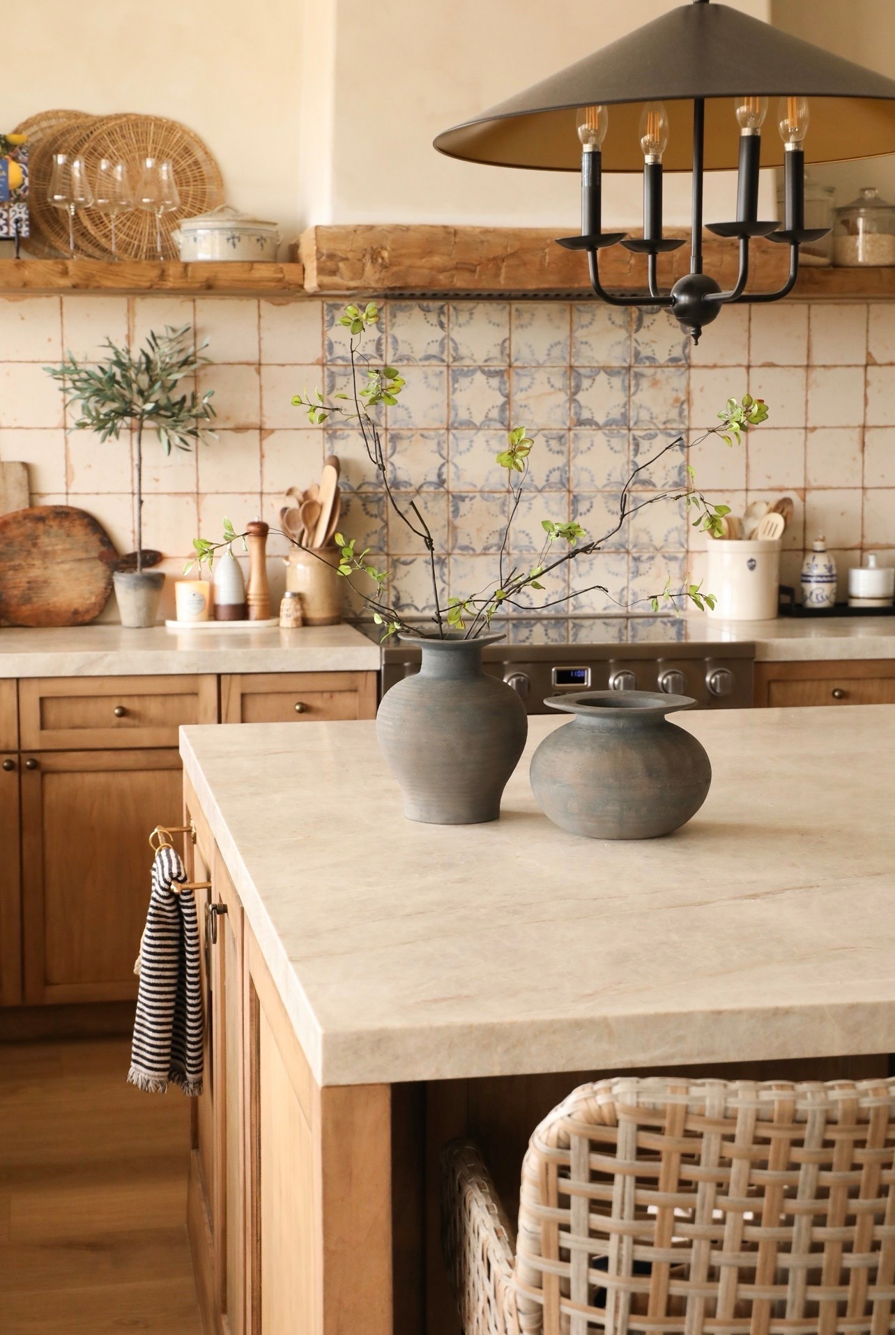 Timeless rustic kitchen styling 🪴 #ltkhome #homedecor #kitchen #kitchendecor #rustichome

#LTKHome