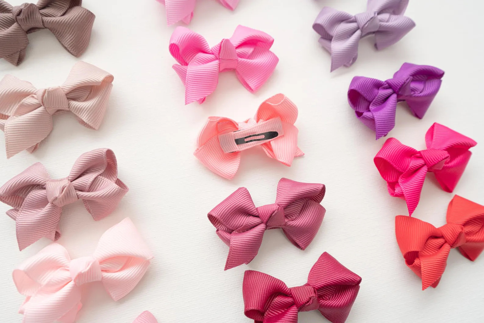 NEW** MEDIUM bow snap clips, baby girl hair clips, girl hair accessory, toddler hair clip, fringe... | Etsy (US)