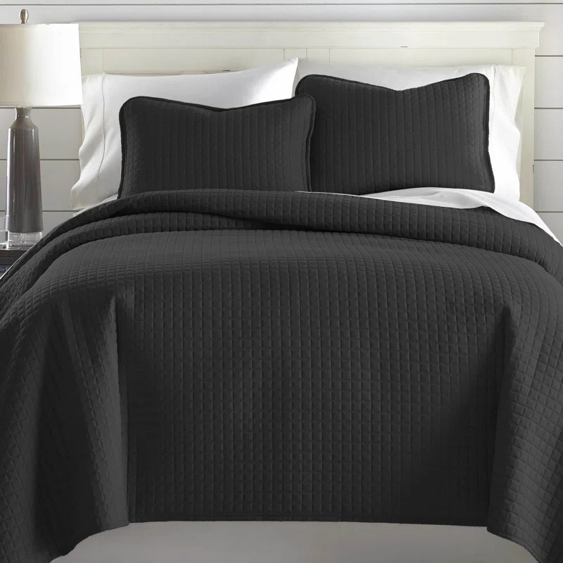 Vilano Springs ® Oversized, light-weight Hotel Quality Quilt Set with matching shams | Wayfair North America