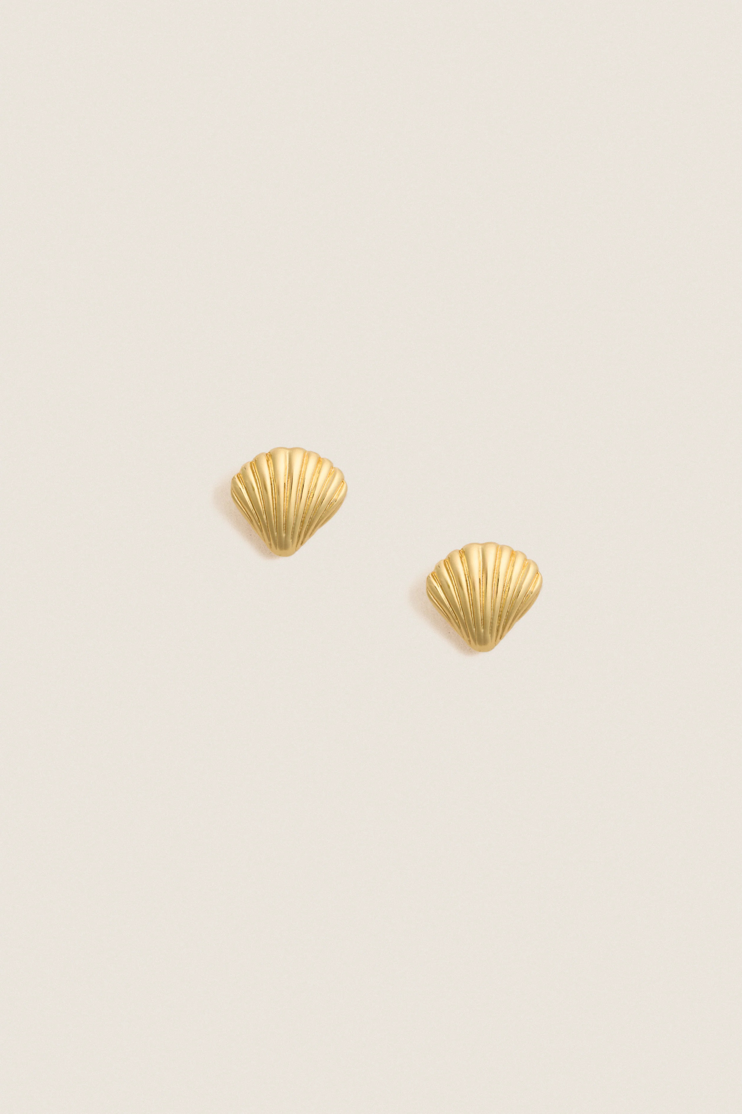 Gold Coquilles Mini Studs | Tuckernuck (US)