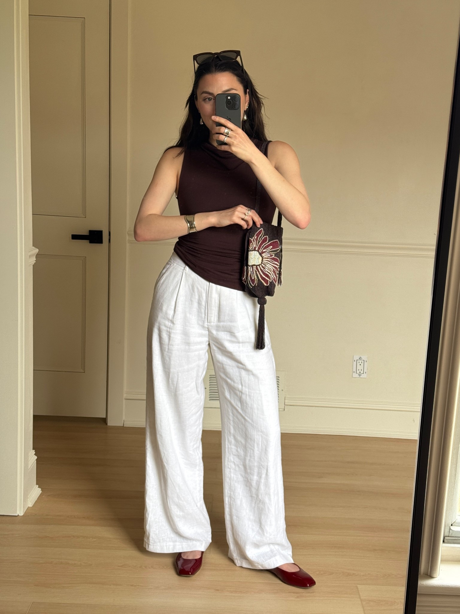 i can’t wait to style this beaded bag a billion different ways!! it’s so gorgeous 

#beadedbag #zara #whitelinenpants #whitelinentrousers #linentrousers #abercrombie #revolve #browntanktop #simpleoutfit #easyoutfit #realisticstylishoutfit #minimaloutfit #funoutfit

#LTKFindsUnder100 #LTKStyleTip #LTKWatchNow