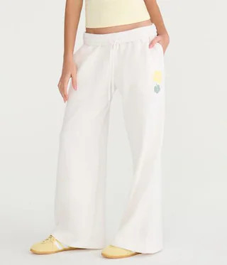 Cloud Soft Hibiscus Mid-Rise Wide Leg Sweatpants | Aeropostale