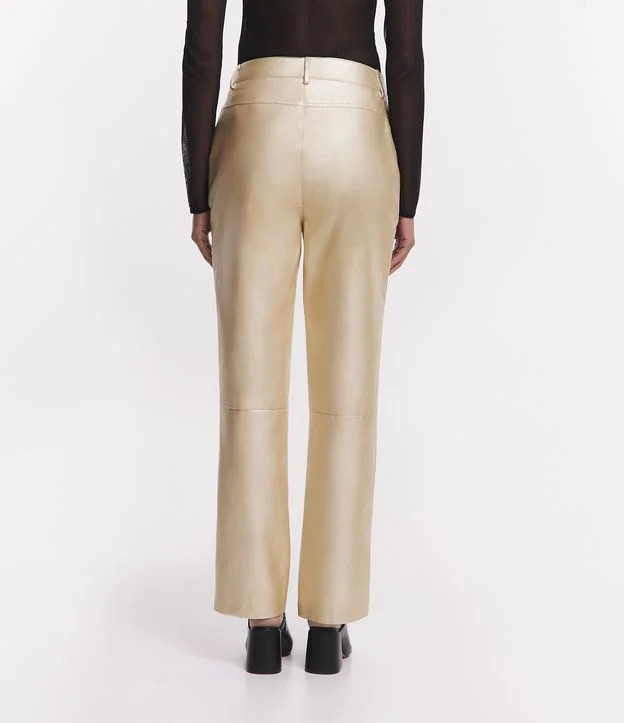 Calça Reta em Material Sintético com Efeito Metalizado Dourado | Renner (BR)