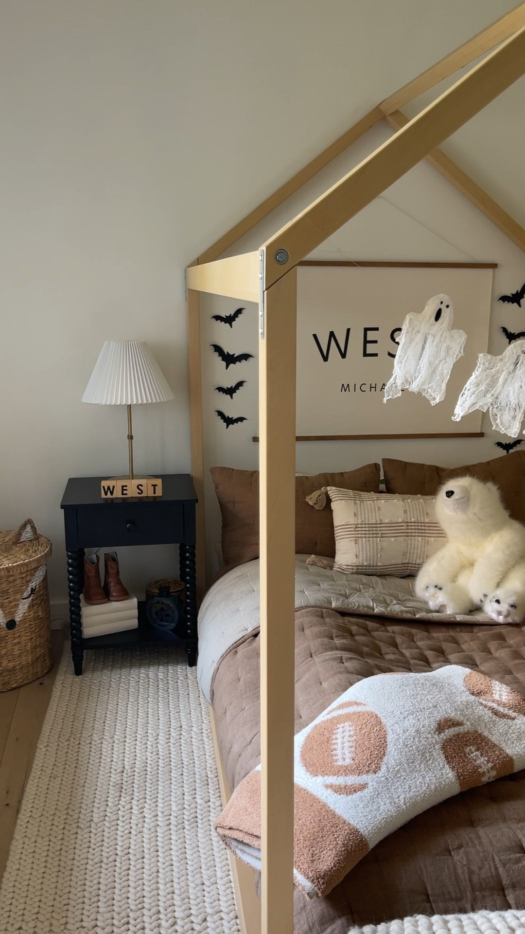 Kids fall / Halloween bedroom 🍂👻🦇

Home decor
Bedding
Bed

#LTKSeasonal #LTKHome #LTKKids