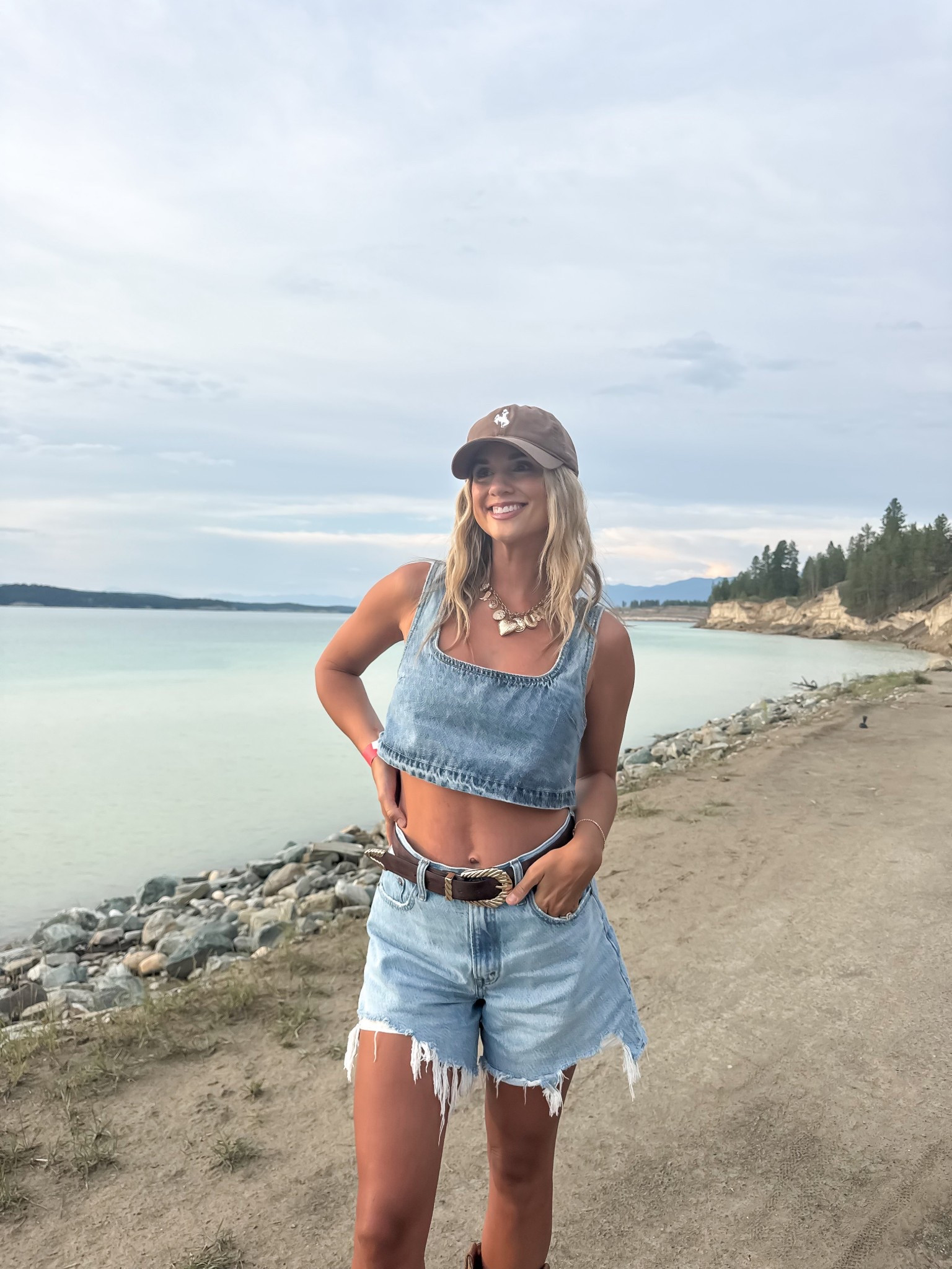 Hat is from a boutique in Jackson Hole and boots are from boot barn🤍

#denimoutfit #concertoutfit #cowgirlstyle 