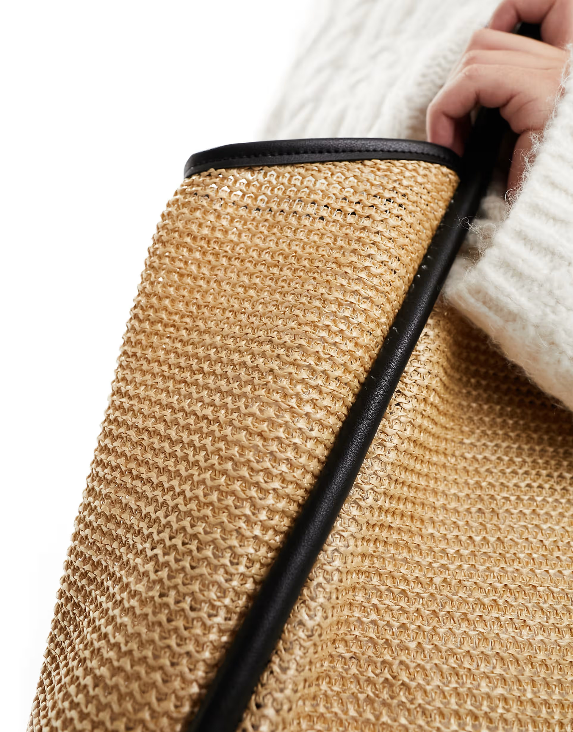 ASOS DESIGN – Naturfarbene Tragetasche aus Stroh mit rohrförmiger Paspelierung | ASOS (Global)