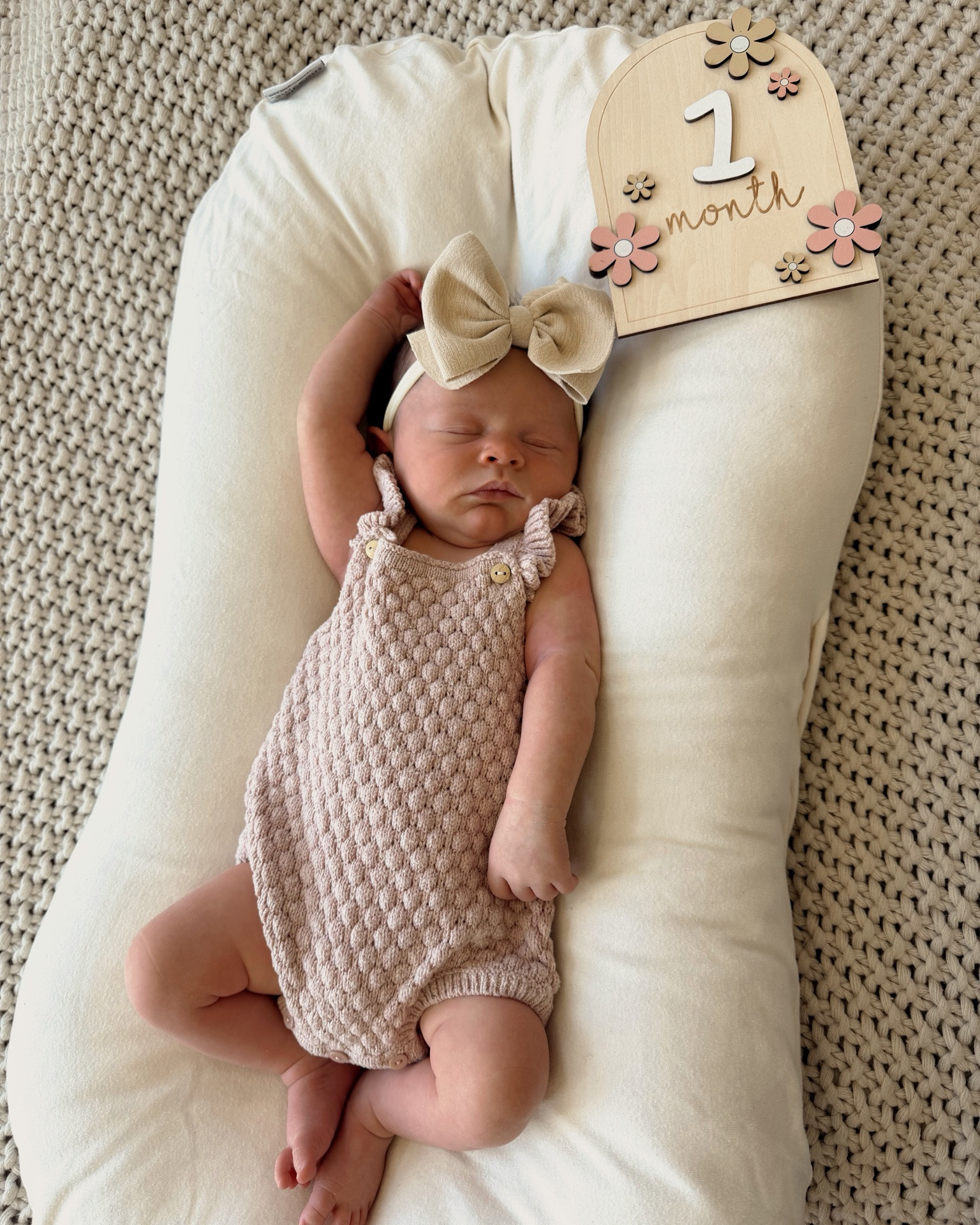 1 month old 😭🤍

#LTKmomlife #LTKBaby