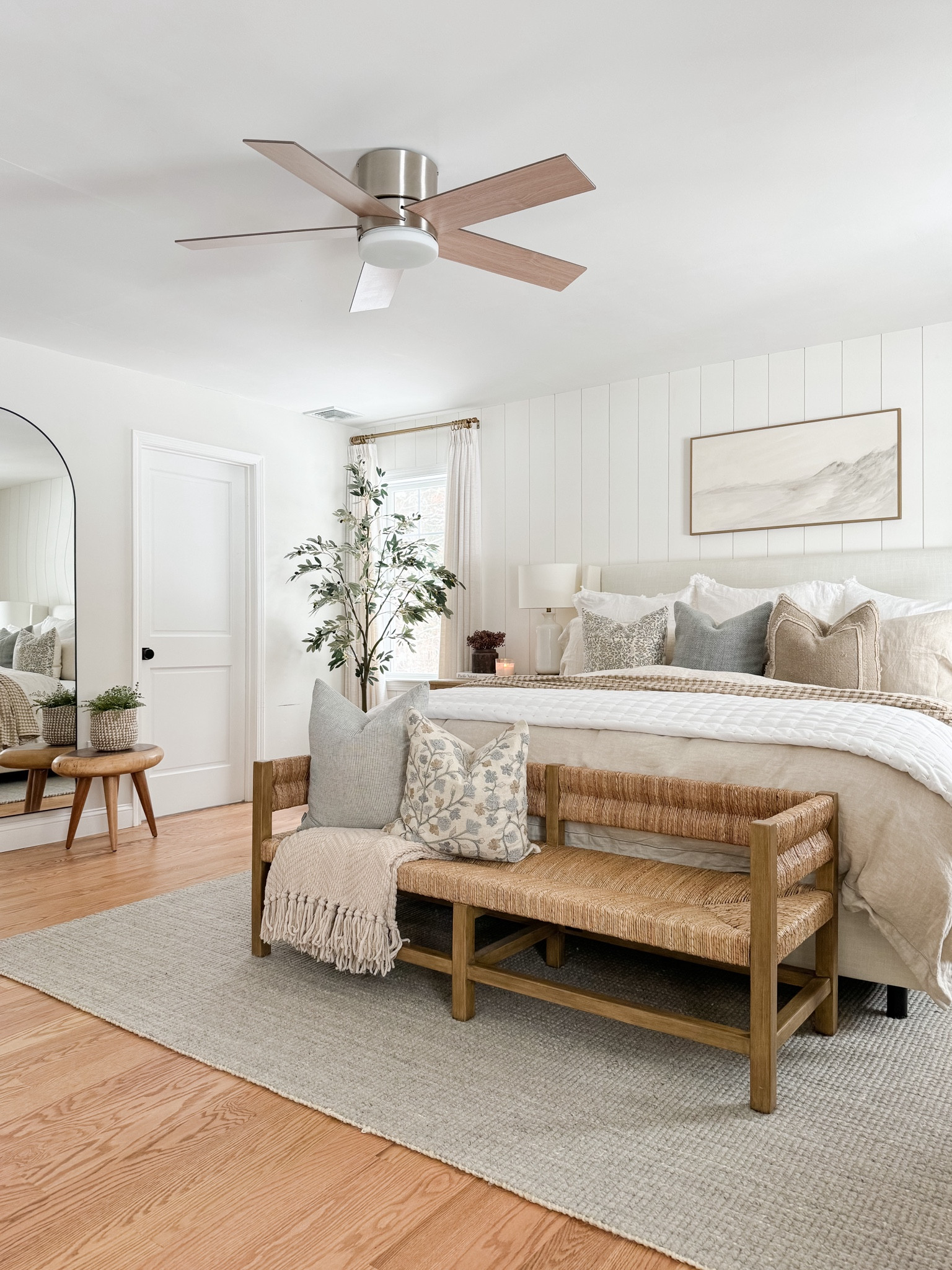 Modern Bedroom Design

Home Home design  Modern home  Home decor  Bedroom design  Bedroom inspo  Bedroom finds  Bed Decor  

Upholstered bed, vintage bench, pottery barn bedding, wall art, nightstand 

#LTKHome #LTKFindsUnder100 #LTKStyleTip