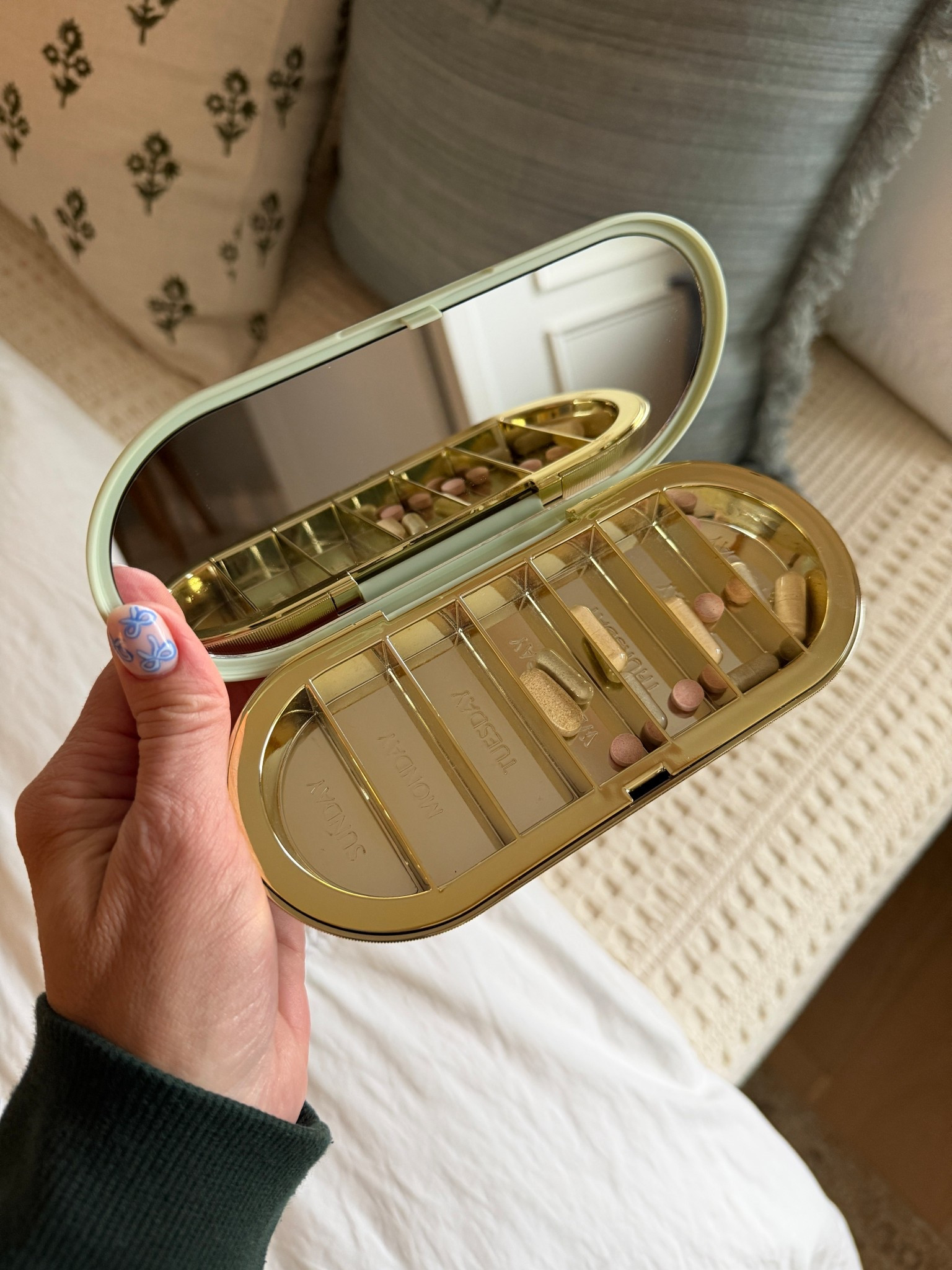 Who says your pill organizer can’t be cute and aesthetic?? I have the gold/sage color but love the all! 