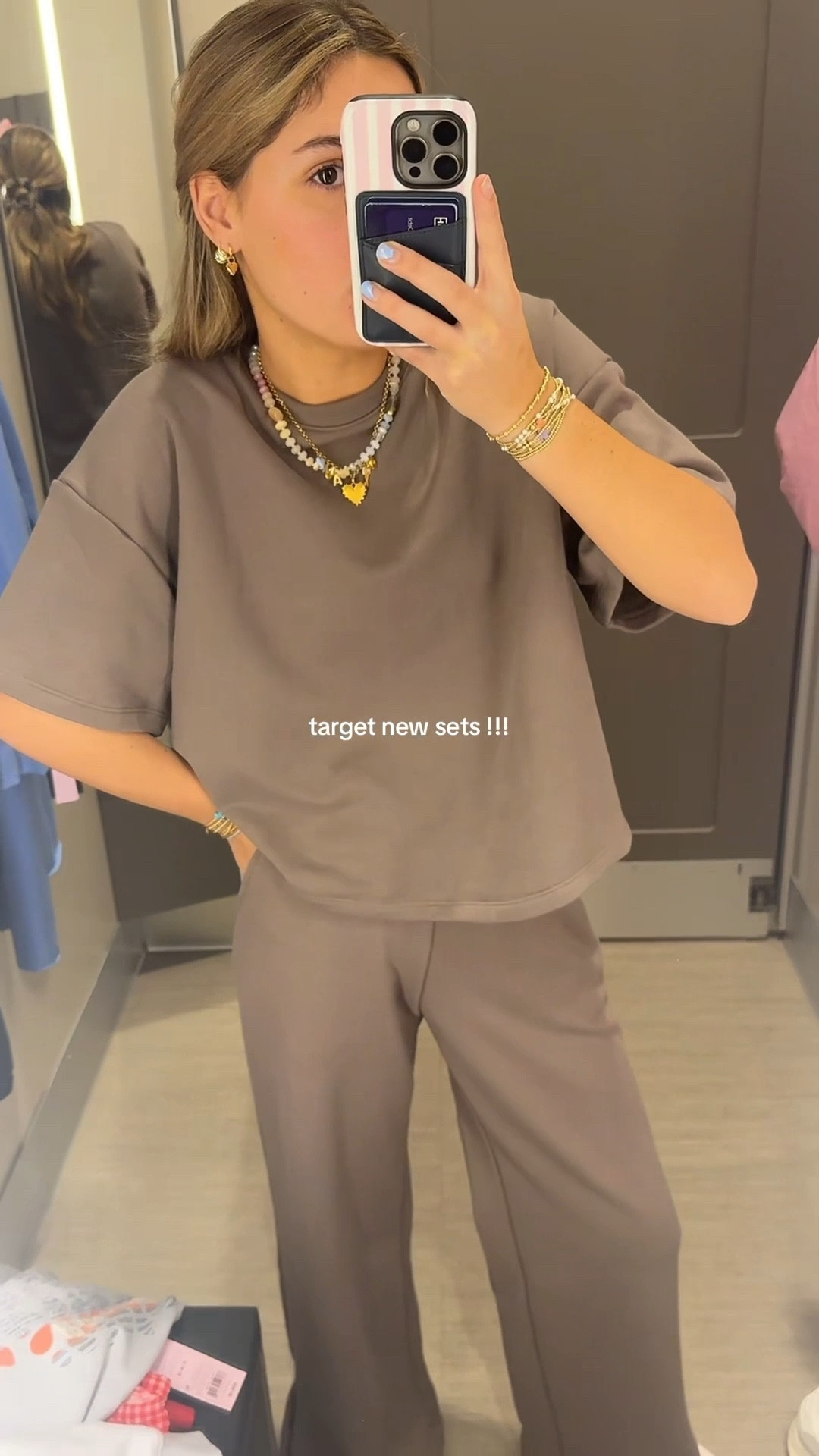 sizing:
brown set- M top and XS bottoms
white set- S top and XS bottoms
grey- S top and XS bottoms
blue- S top and XS bottoms 