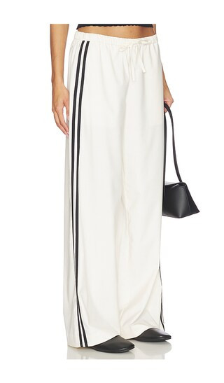 Joe's Jeans The Tina Track Pants in Cream. - size S | Revolve Clothing (Global)