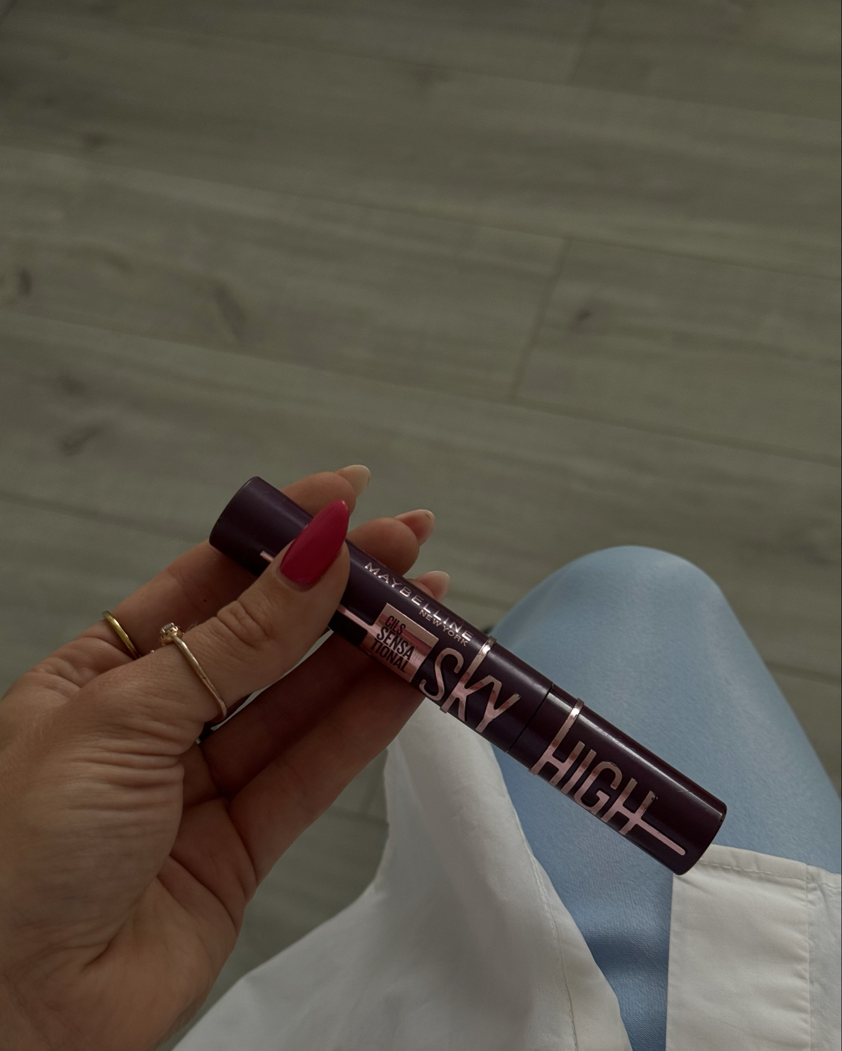 Loving burgundy mascara recently!! 💜 #mascara #burgundy 