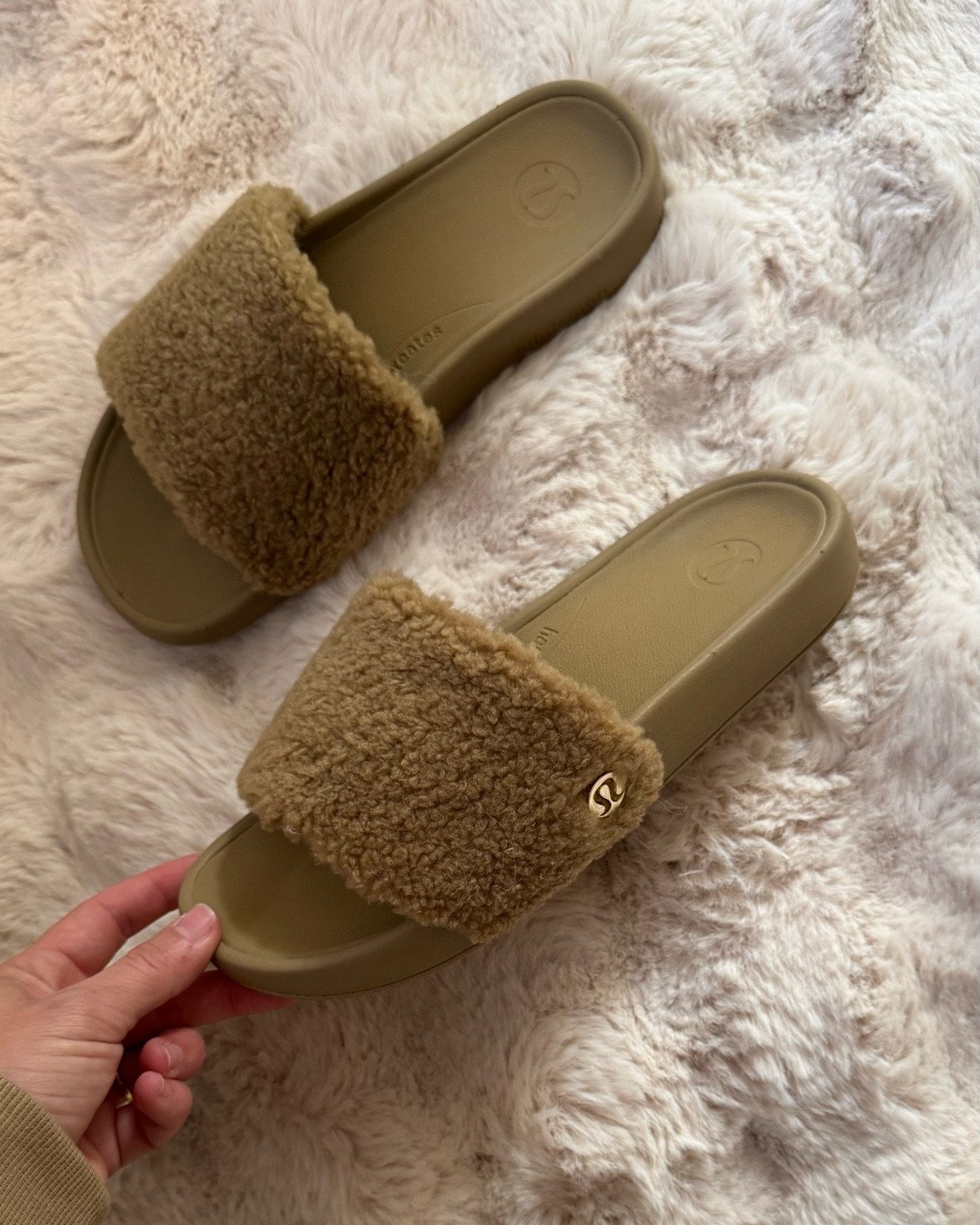 New lululemon fleece slides 

@lululemon #lululemoncreator #ad 


#LTKSaleAlert #LTKFindsUnder50 #LTKGiftGuide
