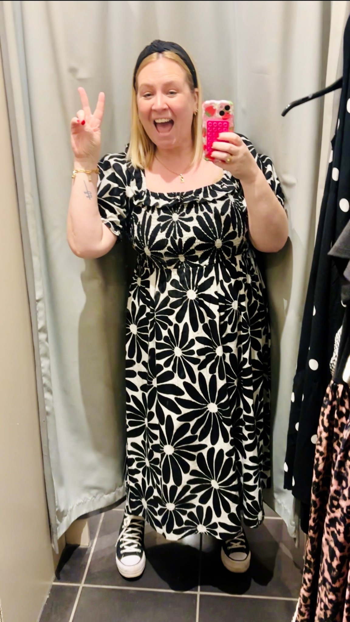 Black and white flower midi dress 

#LTKsummer #LTKcurves #LTKdresses