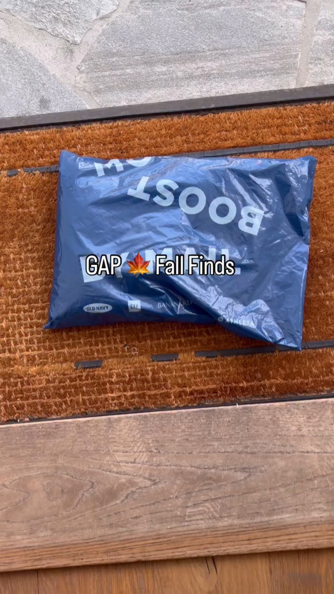 Got some new Fall favorites from Gap! I love comfort and style and Gap always has both! 

🖤Women’s VintageSoft Classic Joggers
Black xs 

🖤Women’s CashSoft Oversized Chunky Cardigan 
Black xxs

@gap 

#gap #gappartner #ootd #fallstyles #fallfits #womensfashion #womensclothing #thegap #fashionreels #gapclothing #womenswear #clothesshopping