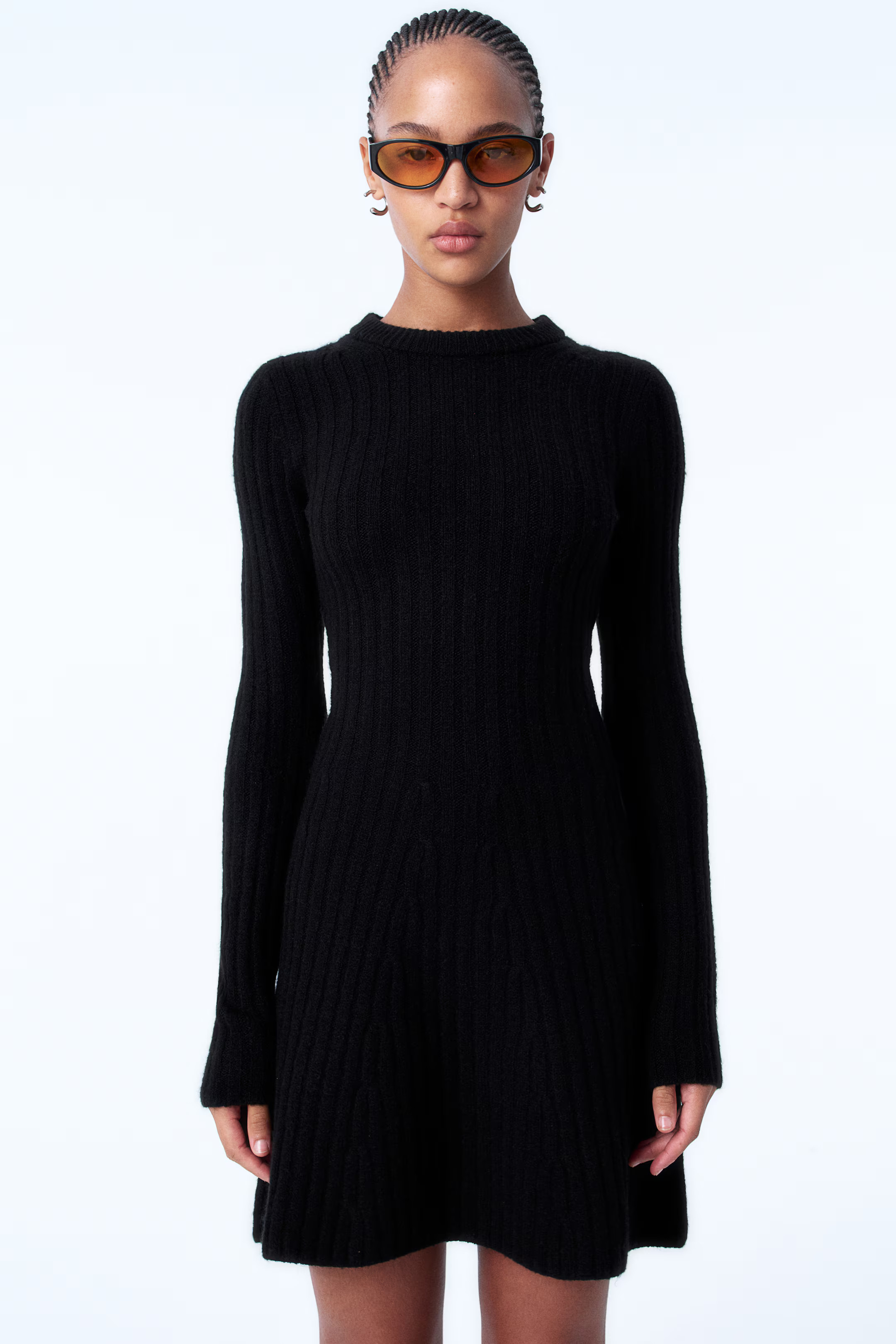 Ausgestelltes Kleid in Rippstrick - Schwarz - Ladies | H&M AT | H&M (DE, AT, CH, NL, FI)