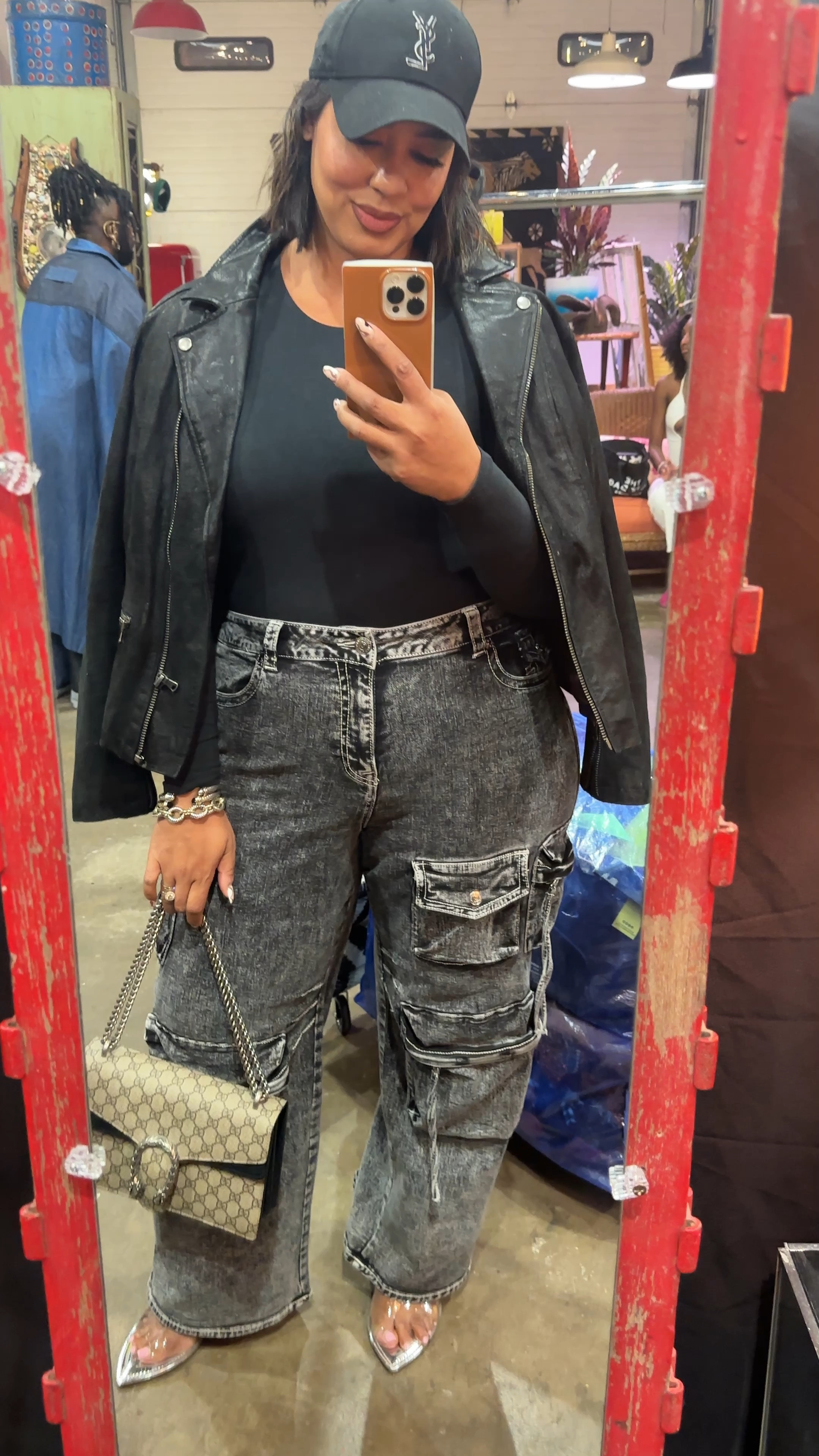 Date night sporty look.. true religion cargo jeans are super stretchy, wearing a size 34

#LTKPlusSize #LTKMidsize #LTKStyleTip