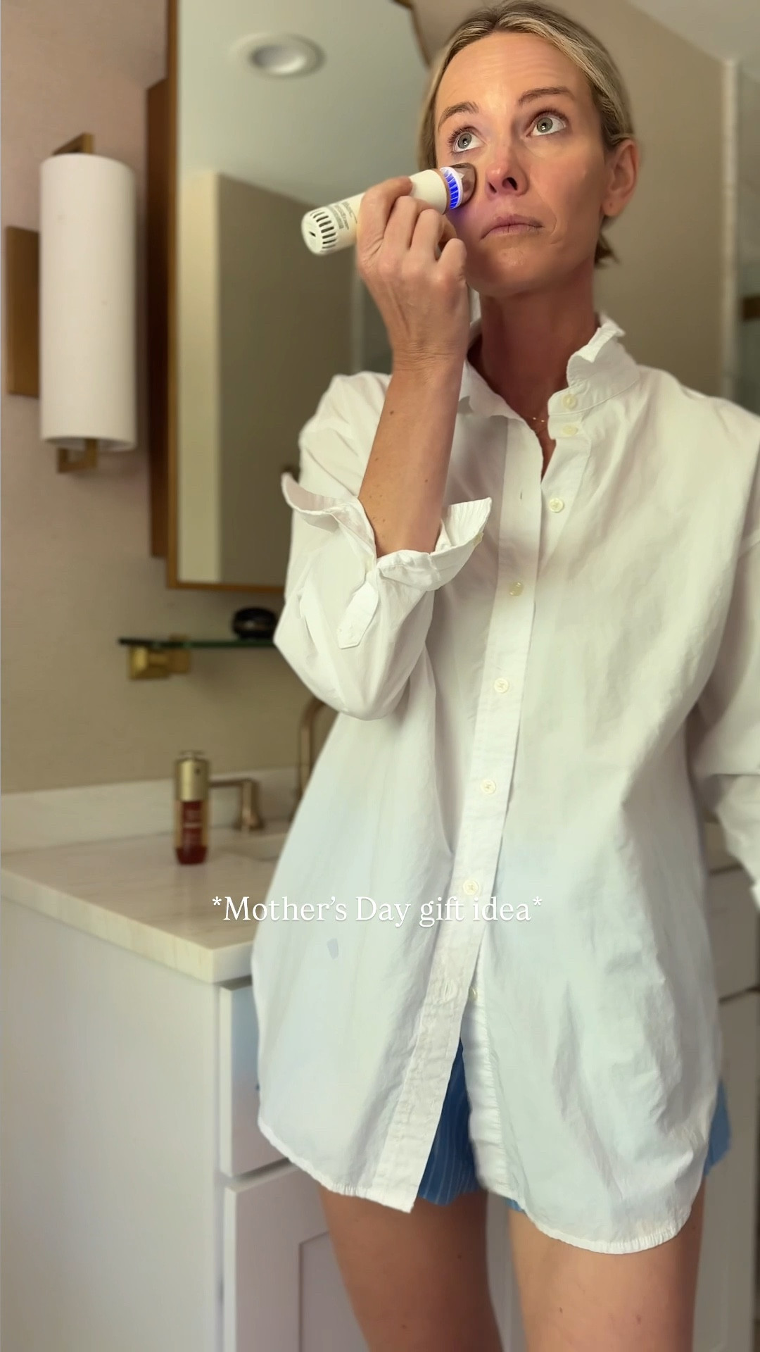 My top beauty pick for Mother’s Day! This under $150 Theraface de-puffing wand is a miracle worker. It has a cold + hot therapy setting that brighten, de-puff, tighten and prep your skin for all the products you are applying. It also feels incredible! I use the cold therapy in the AM and the heat therapy in the PM. Perfect gift idea! @nordstrombeauty #nordstrompartner

#LTKBeauty