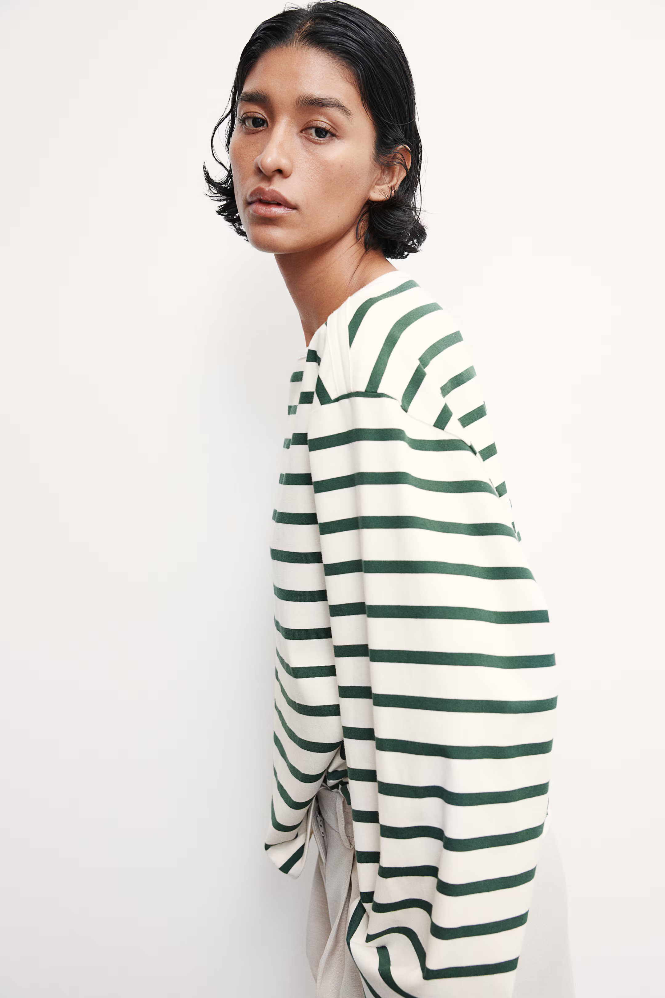 Oversized boat-neck top | H&M (UK, MY, IN, SG, PH, TW, HK)