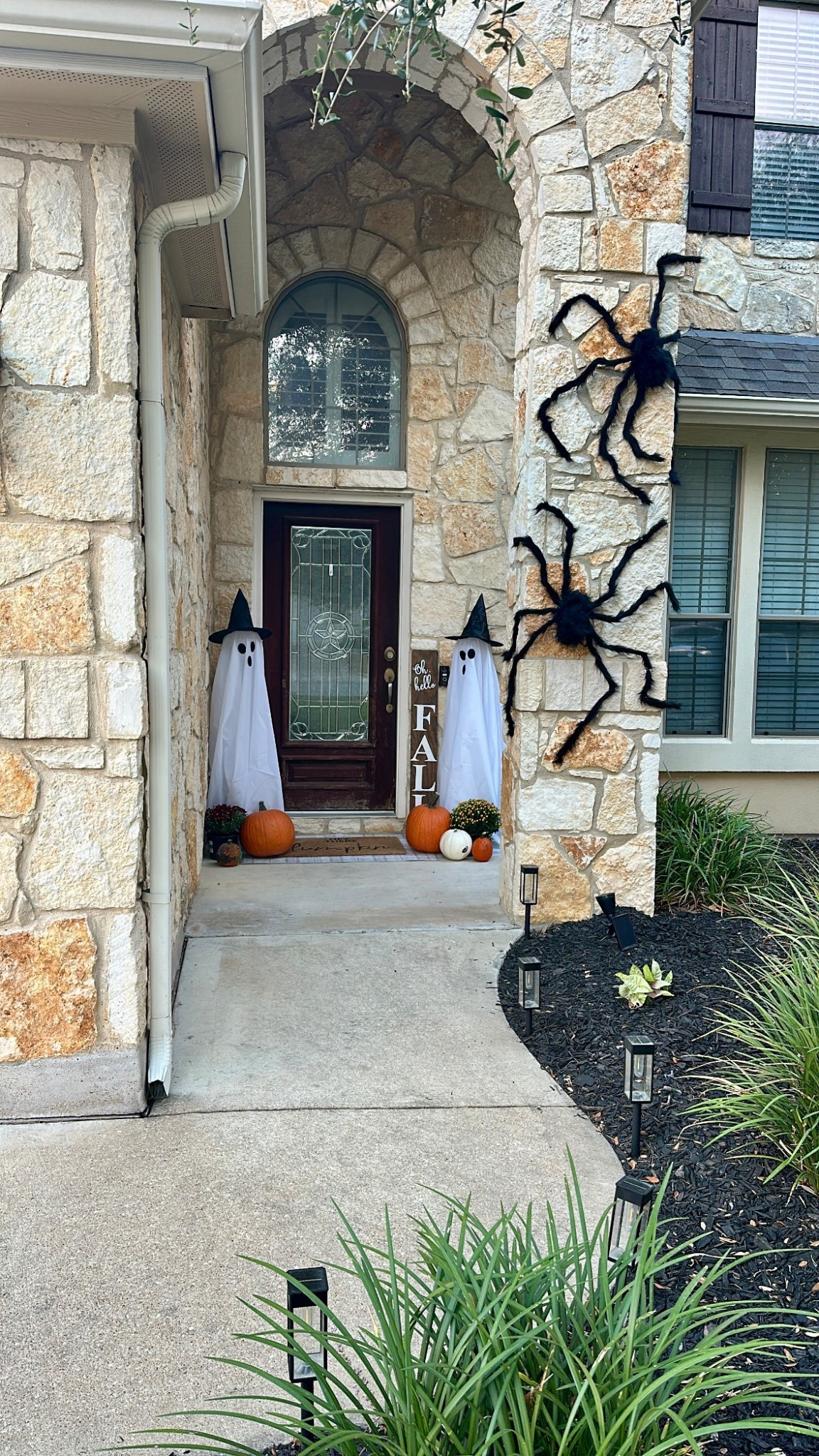 Outdoor Halloween decor 👻🕷️🕸️

#LTKHome #LTKSeasonal #LTKHalloween