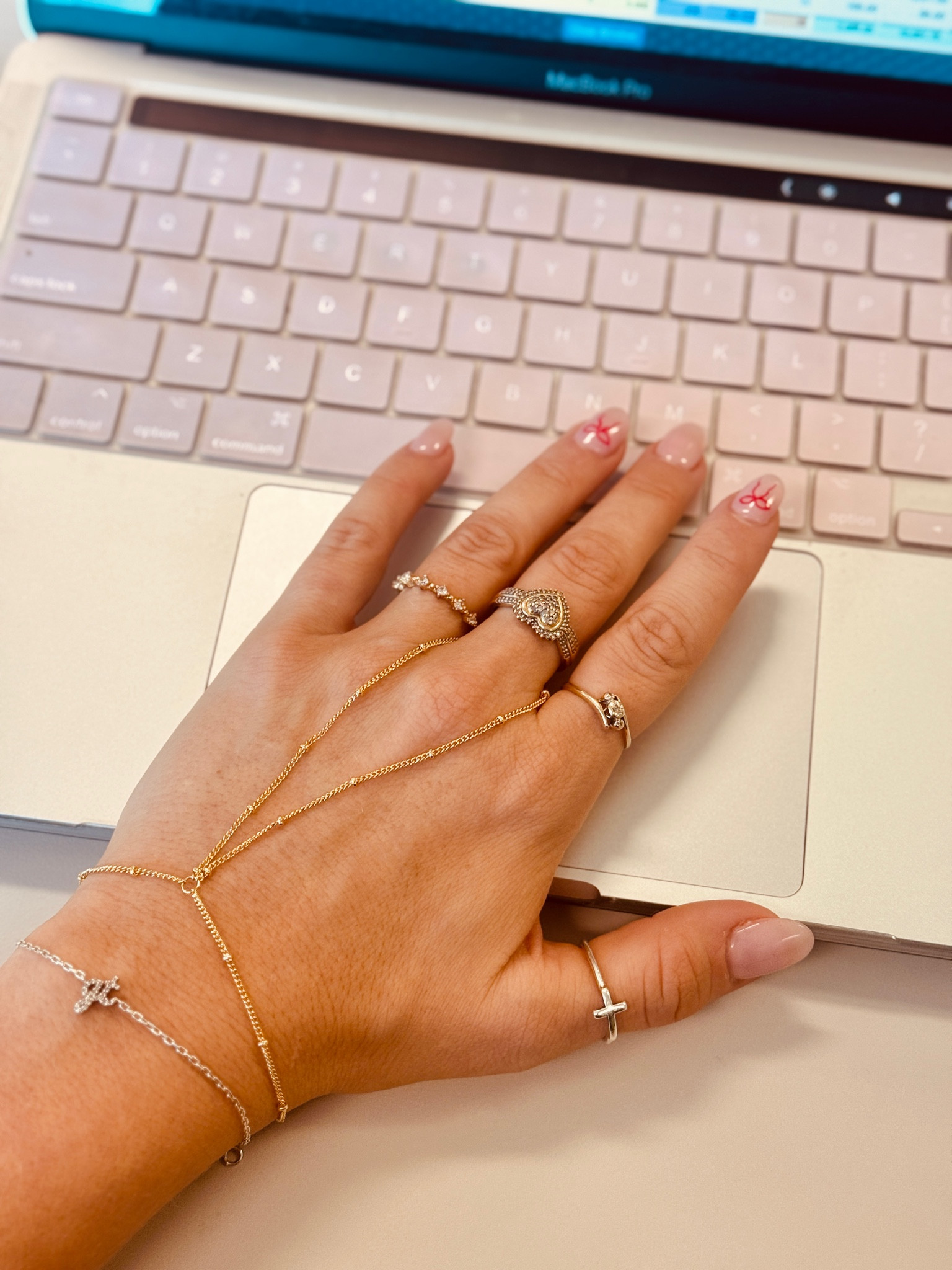 details ✨

✨ hand chain from https://evryjewels.com/?ref=MALLORYBRYER

✨thumb ring from James Avery

#LTKGiftGuide #LTKHoliday #LTKSaleAlert