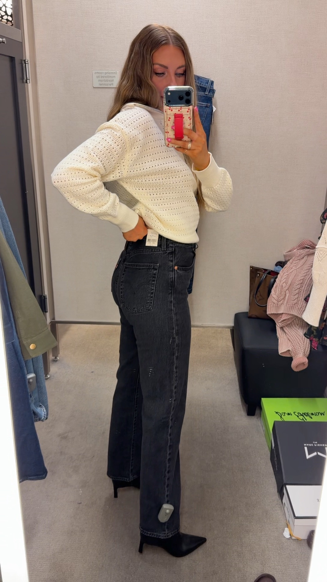 These black high rise @levi jeans at the Nordstrom anniversary sale are so good!! Got a size 27