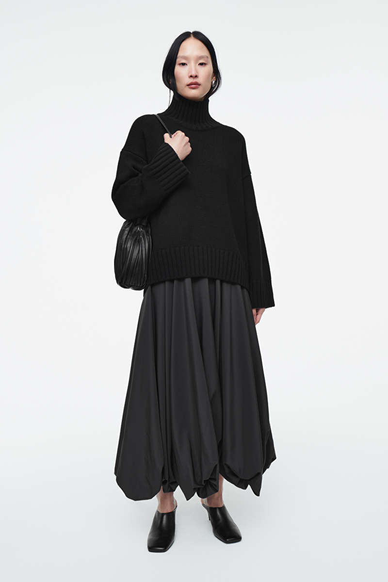 PULL COL ROULÉ EN PUR CACHEMIRE ÉPAIS - NOIR - Sweatshirts - COS | COS (EU)