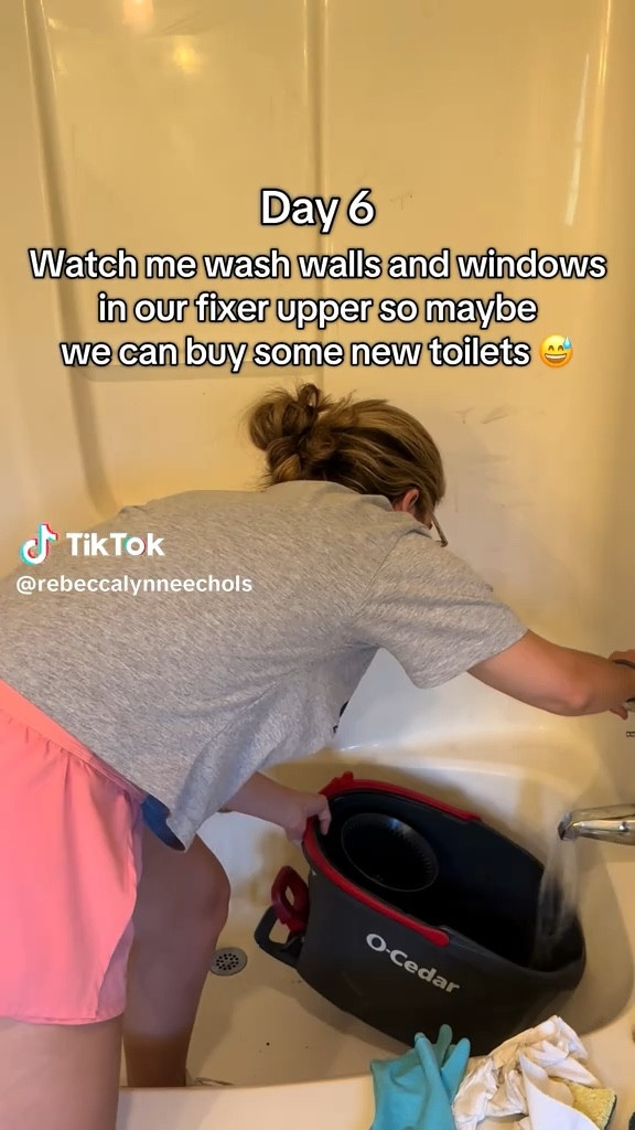 Day 6! Mopping walls after puking the night before is absurd behavior. Shoutout to the battery in ATL for my food poisoning 

#LTKU #LTKFamily #LTKHome