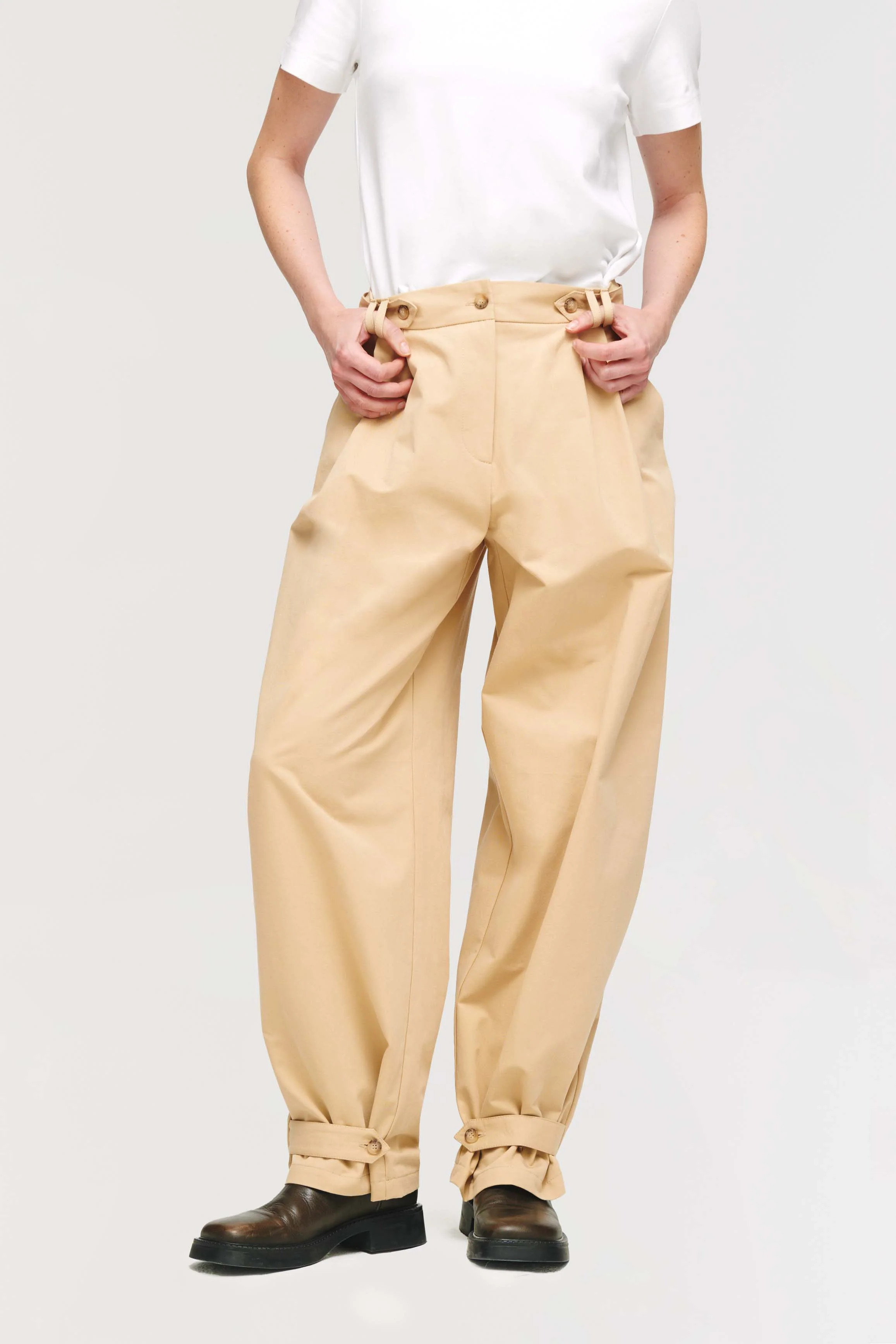 Jones | Adjustable Chino in Camel | ALIGNE | ALIGNE UK & EU