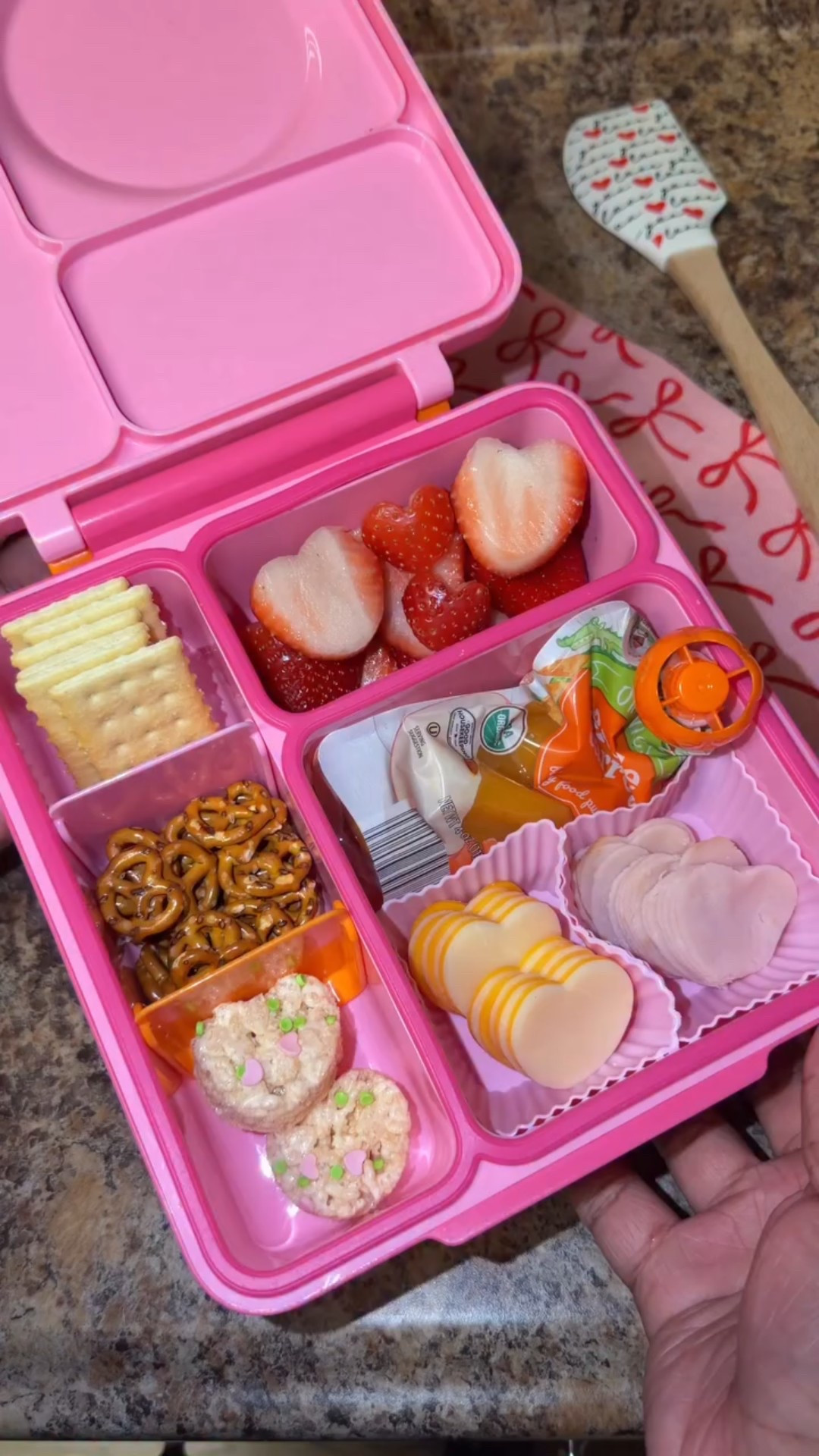 Valentine’s Day lunch for my girl in her @omielifeinc box 🥰 #omiebox #schoollunch #kidslunchideas #kidslunchbox #valentinesday 

@oscarmayer @snyders_hanover @ricekrispiestreatsus @aldiusa @driscollsberry @clubcrackersus 

kids valentines day lunch, school lunch ideas kids, lunch ideas for kids, school lunch ideas, kids school lunch for the week, kids school lunch ideas, valentine’s day lunch kids, kids valentine lunchbox, valentine’s day lunch ideas kids
