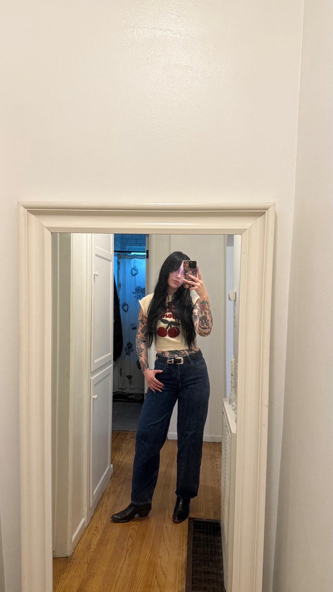 the cutest barrel jeans and only $50 👀 it’s a slight barrel that looks so flattering on. can wear these with boots or flats! fits true to size. wearing my normal size 27 

#LTKootd