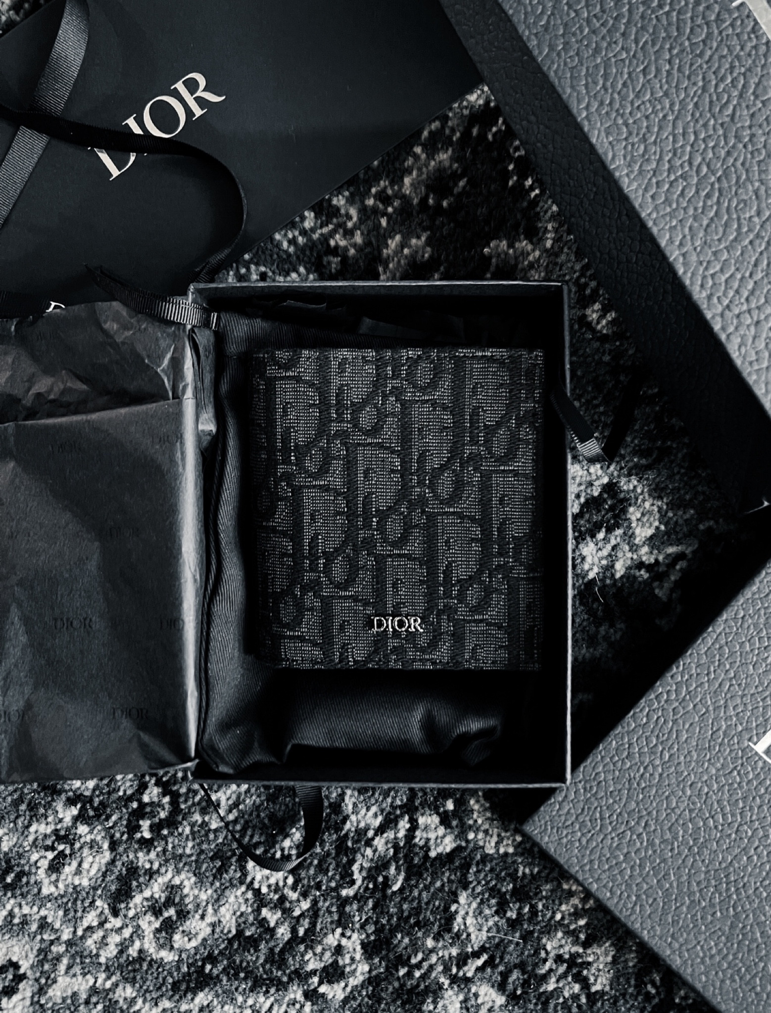 Always gotta have a fresh new wallet. 
——————>
#streetwear #dior #luxury #fashion #streetphotography #photo #photography

#LTKmens #LTKstyletip