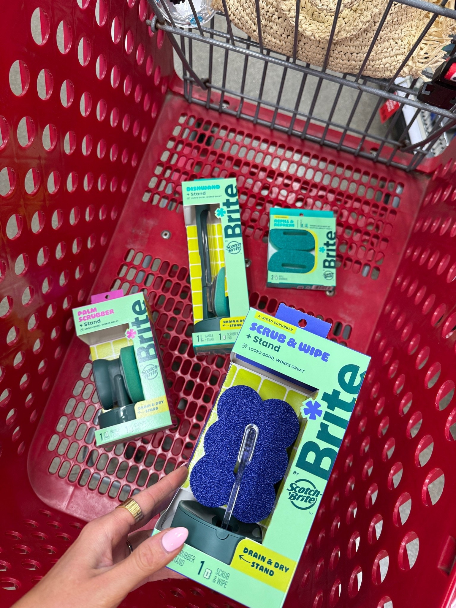 #ad 
New favorite cleaning products! 💘
How cute are these @scotchbrite products?
@Target finds!
#TargetPartner #Scotch-Brite